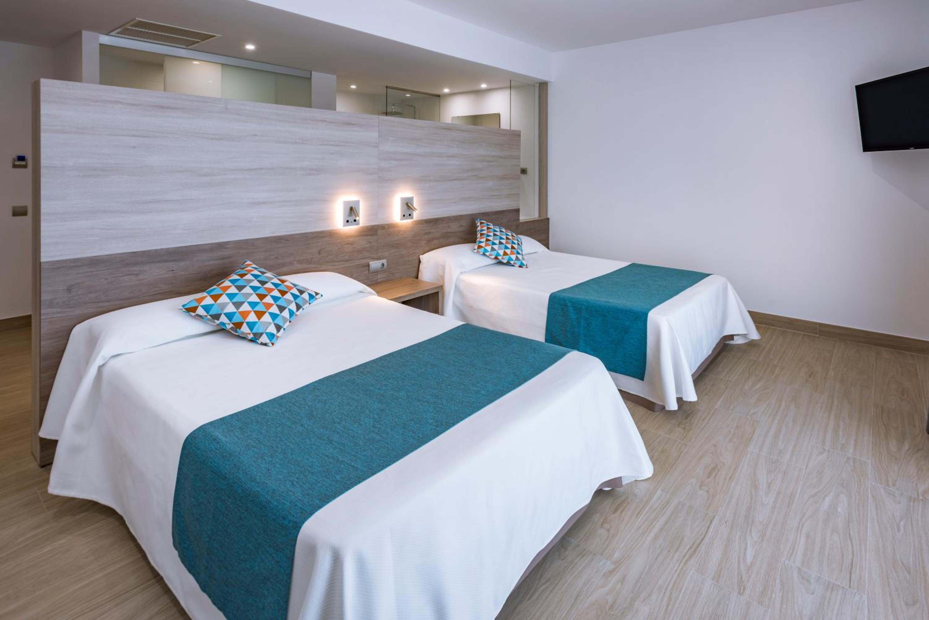 Double Room with Sea View (2 Adults) - Photo 3
