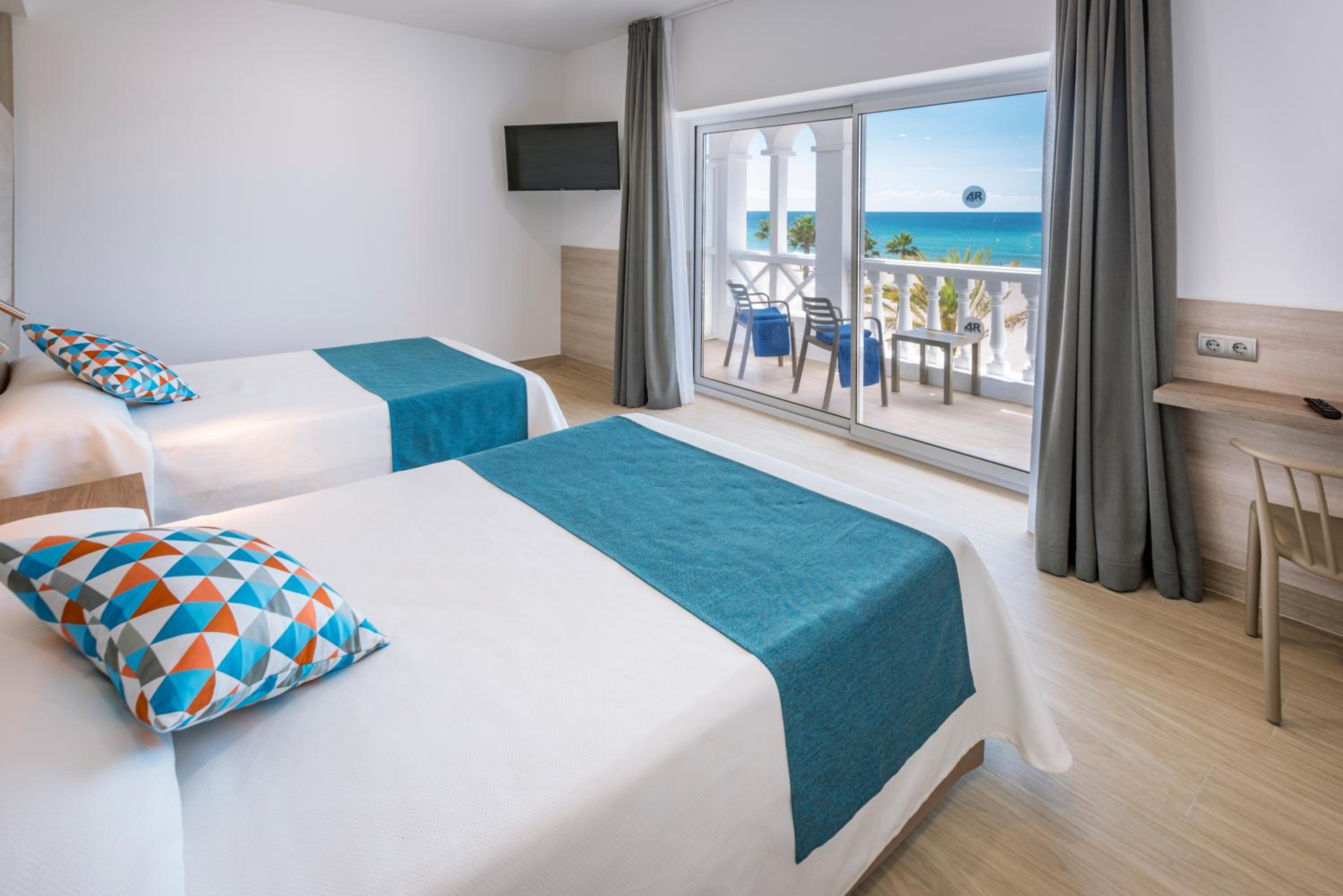 Double Room with Sea View (2 Adults) - Photo 5