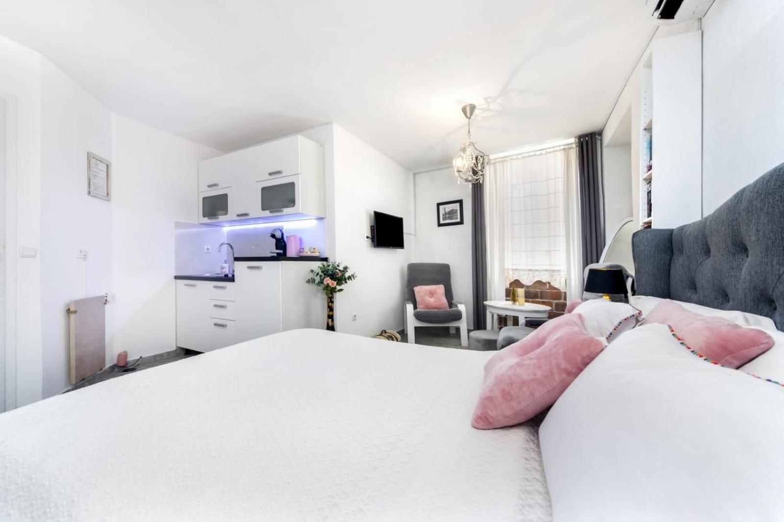 Studio Apartment photo 3
