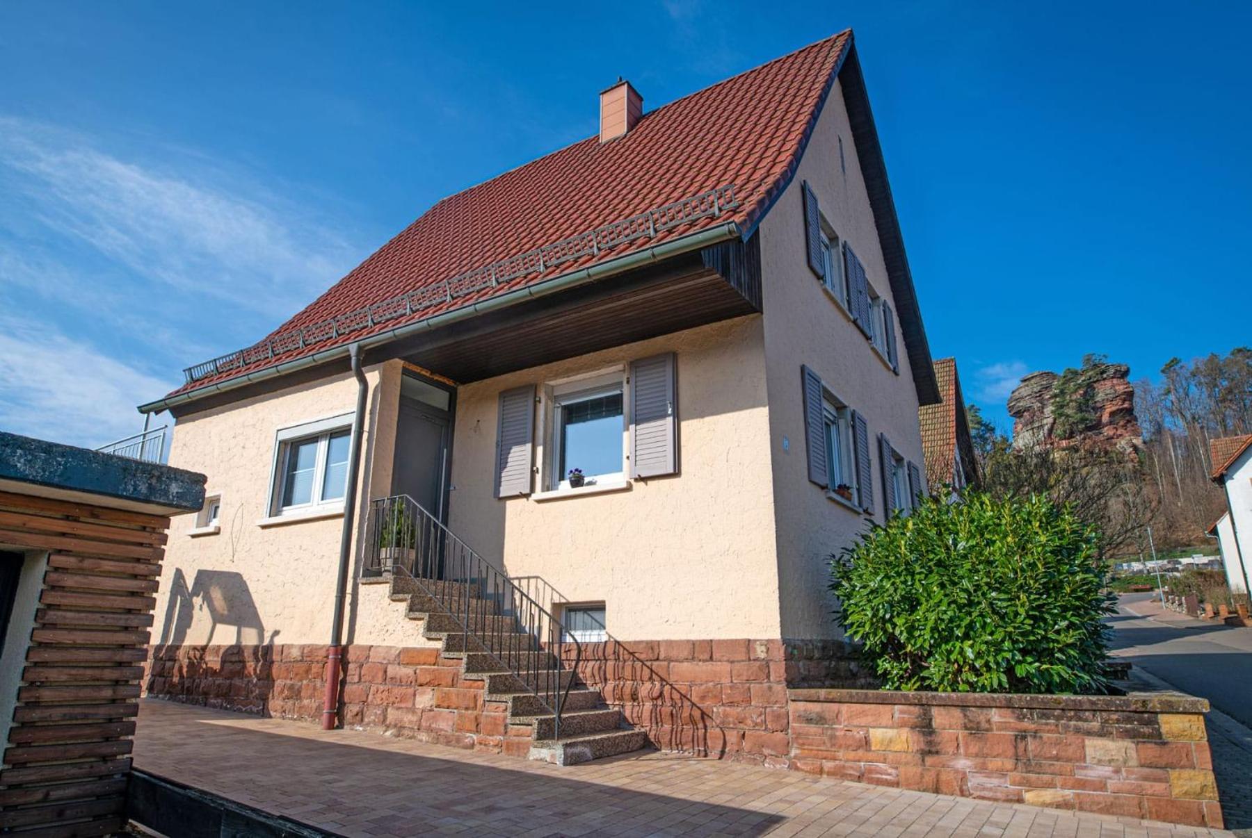 Three-Bedroom House photo 3