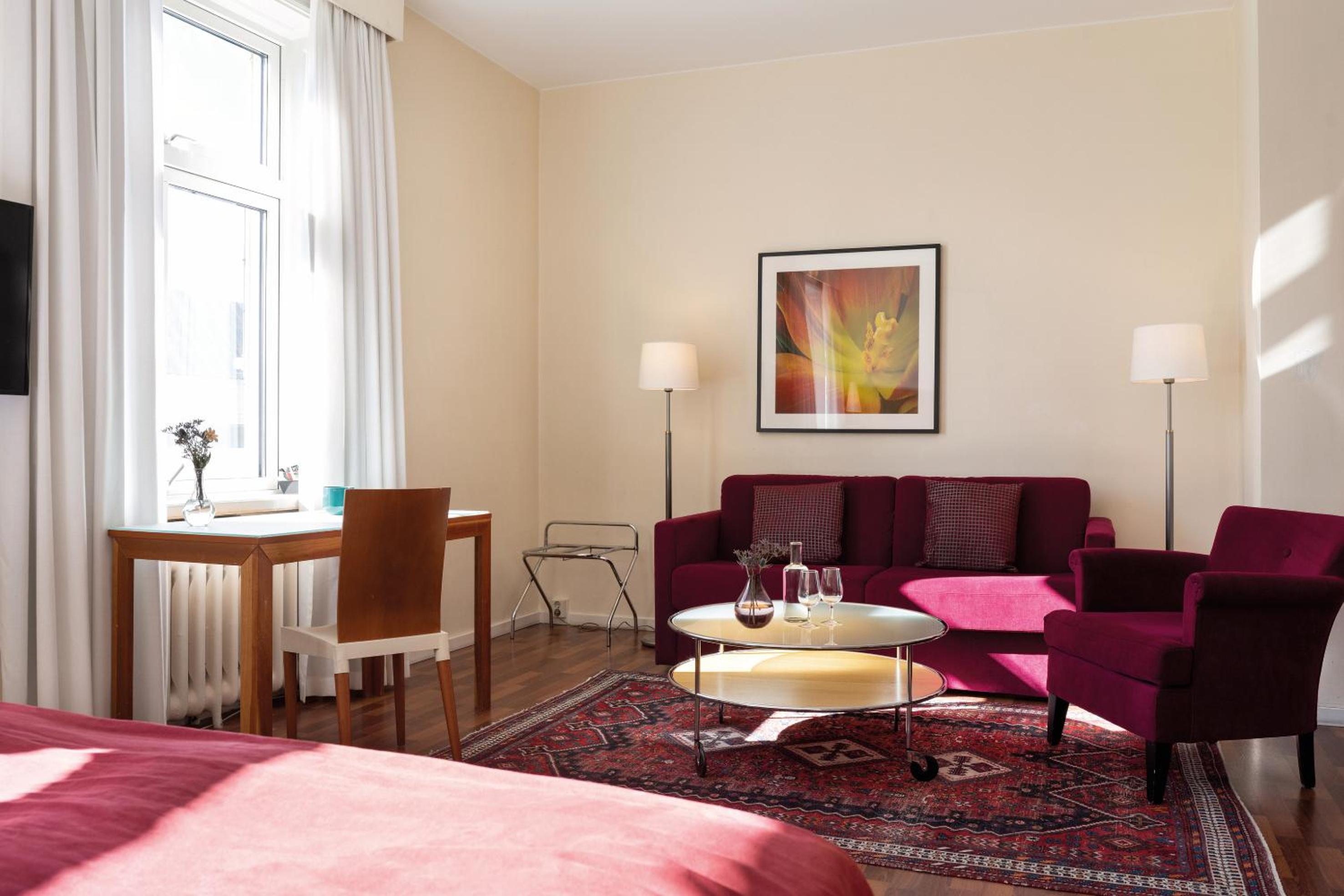 Family Room - Photo 3