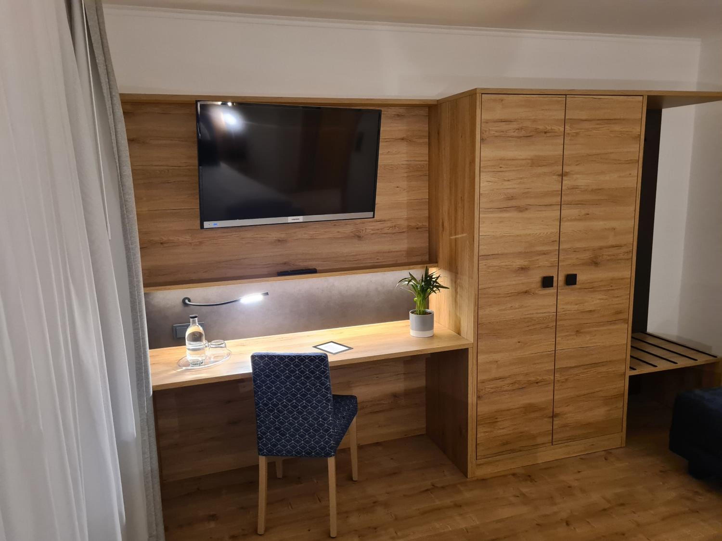 Apartment with Balcony photo 3