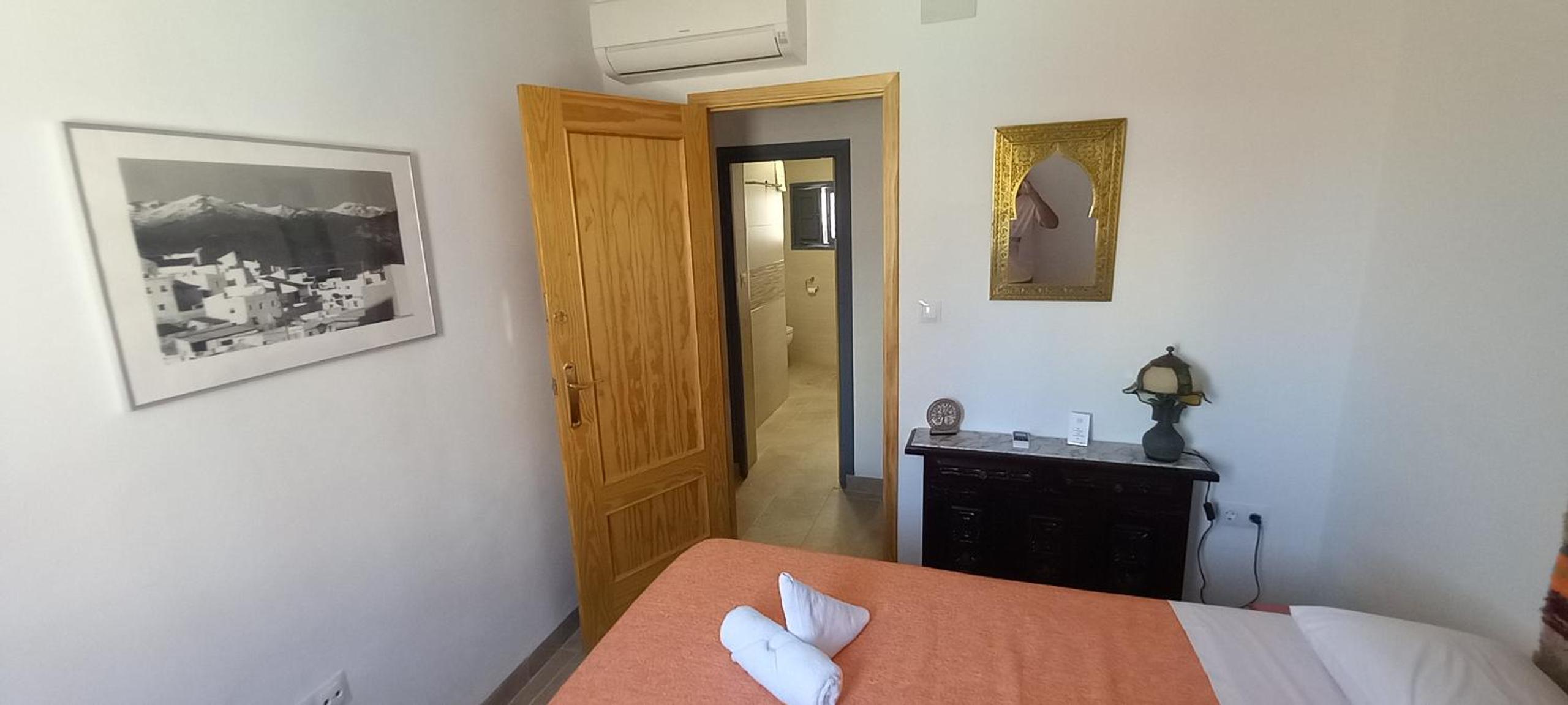 Double Room with Private External Bathroom photo 3