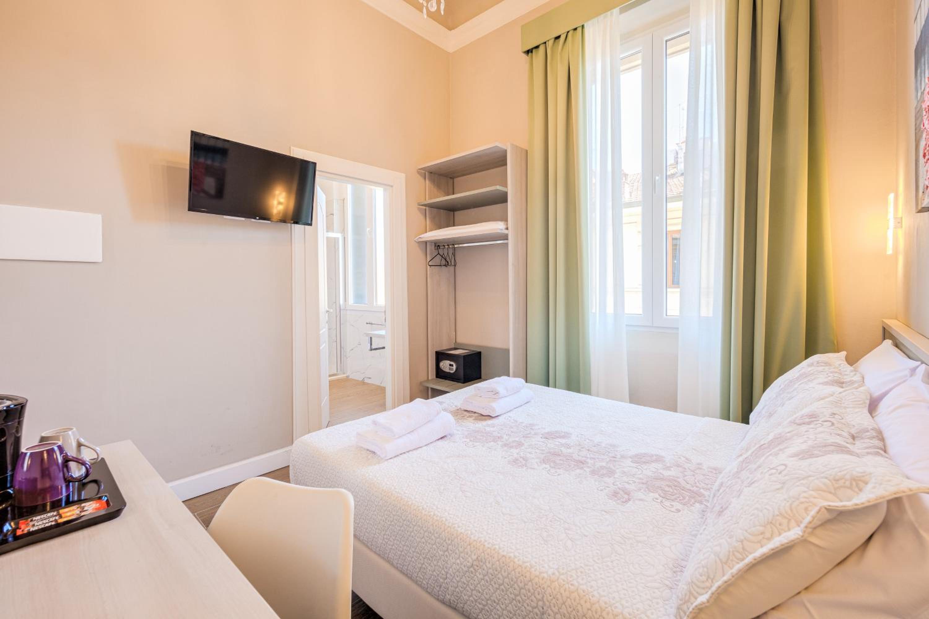 Small Double Room photo 2