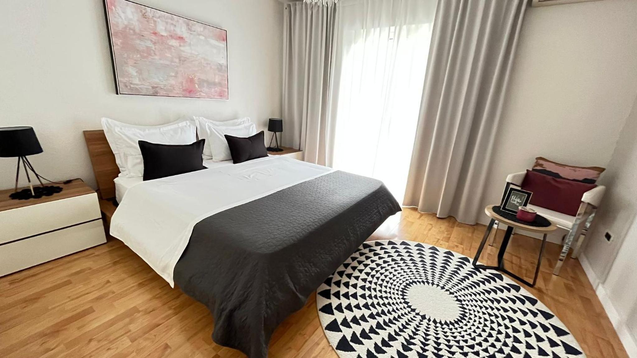 One-Bedroom Apartment with Balcony