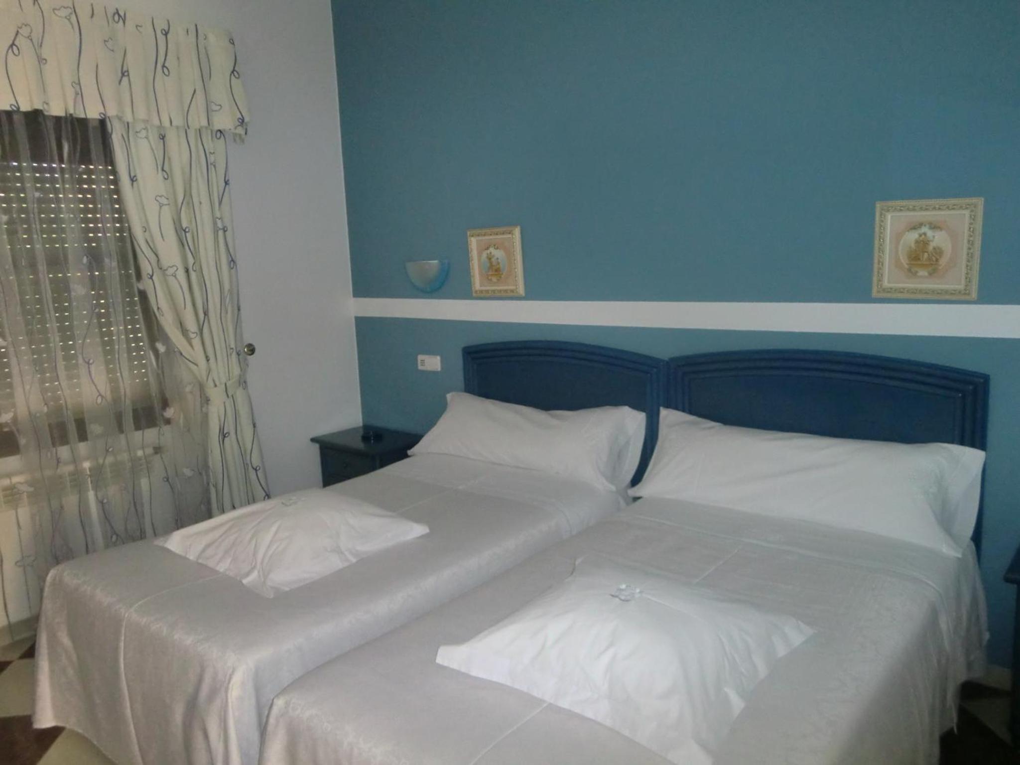 Double or Twin Room photo 3