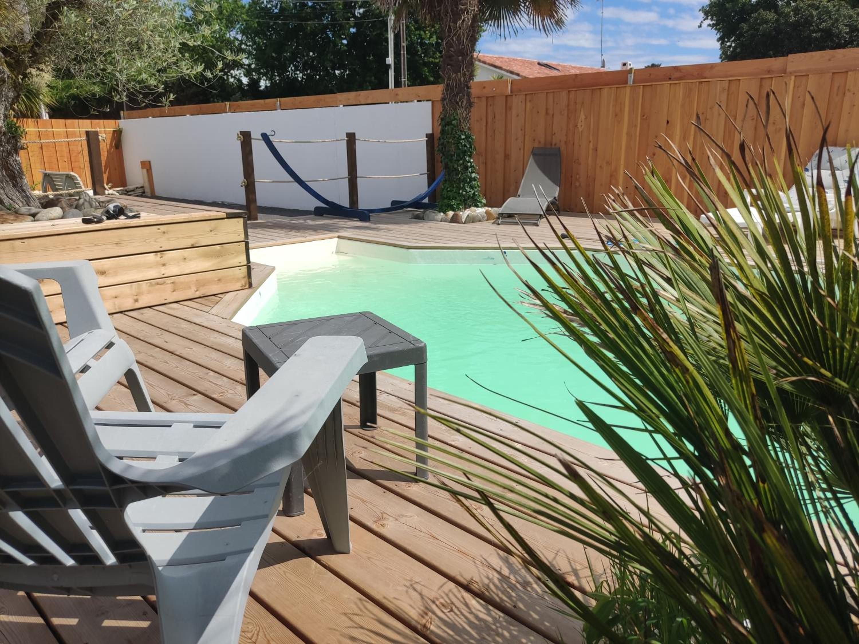 Double Room with Pool View - Photo 2