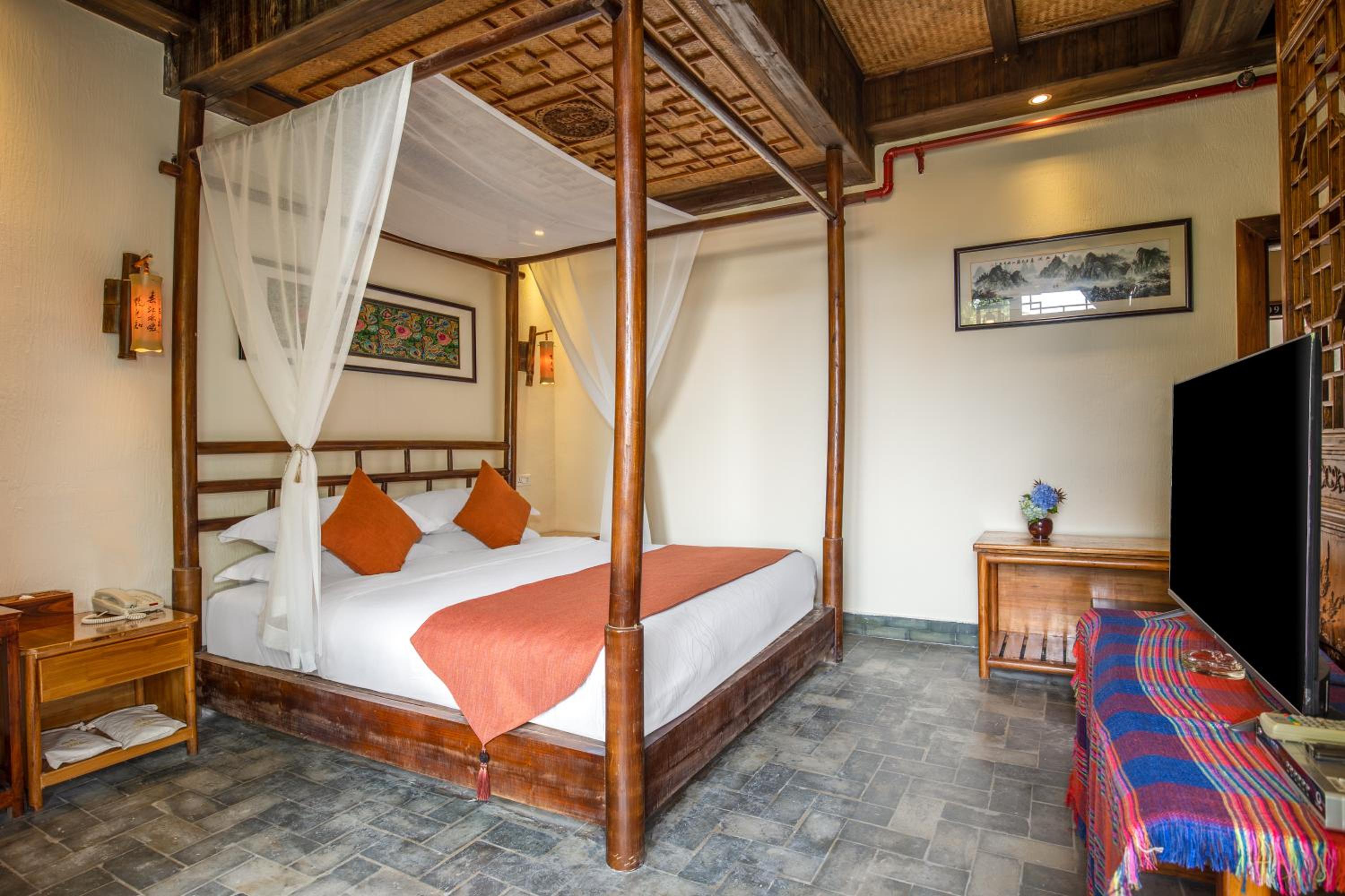 Deluxe Queen Bed Room photo 3