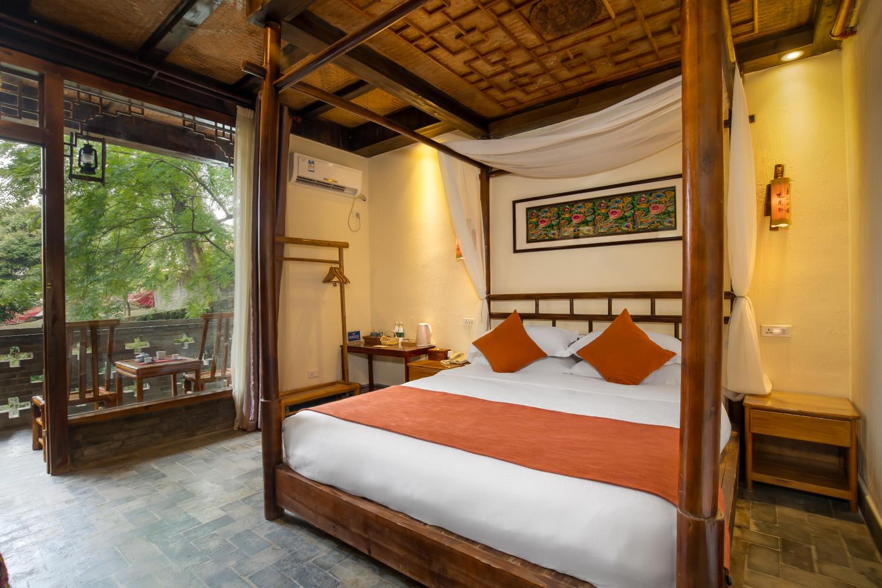 Deluxe Queen Bed Room