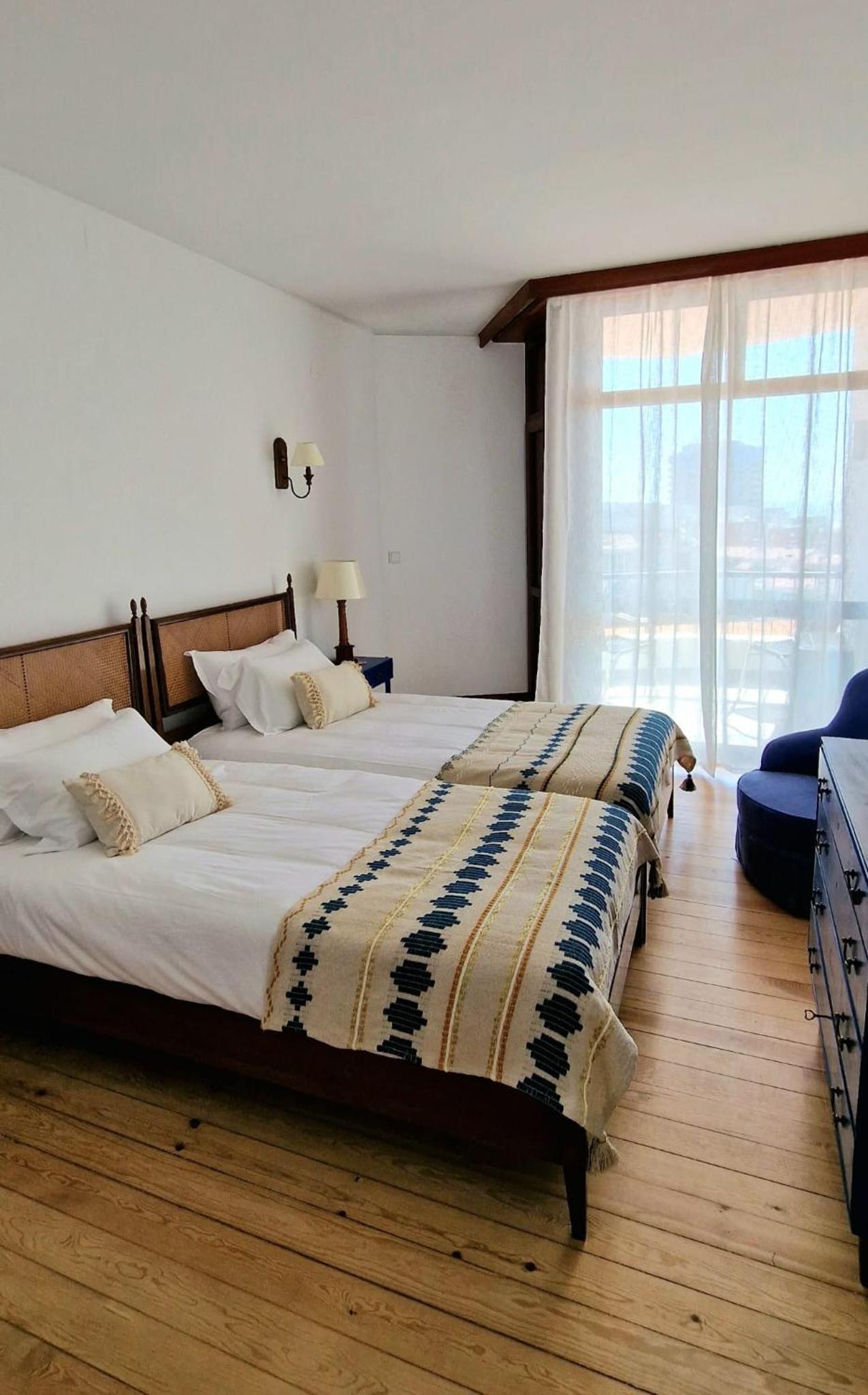 Standard Twin Room with Sea View - Photo 2