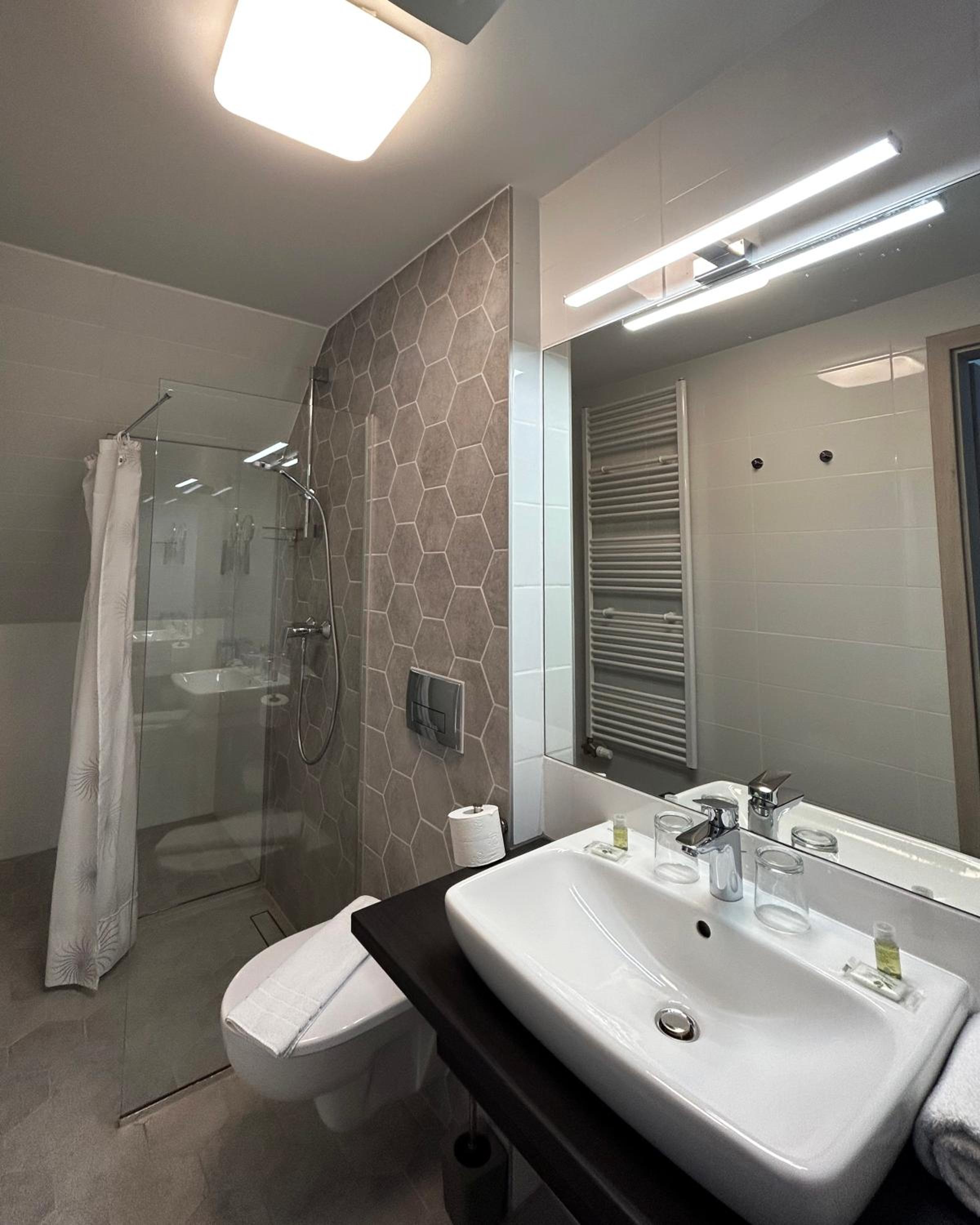 One-Bedroom Apartment - Photo 8