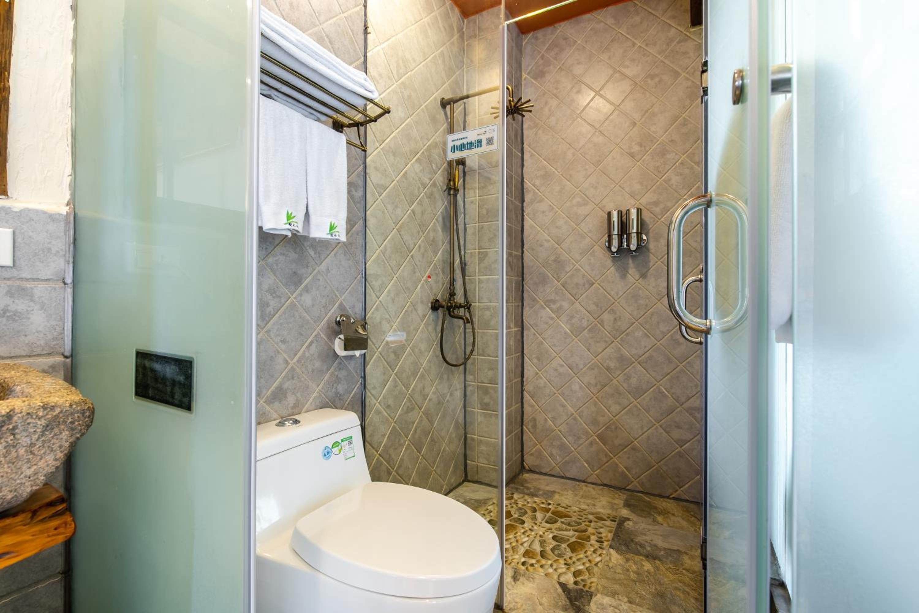Deluxe Family Suite photo 3