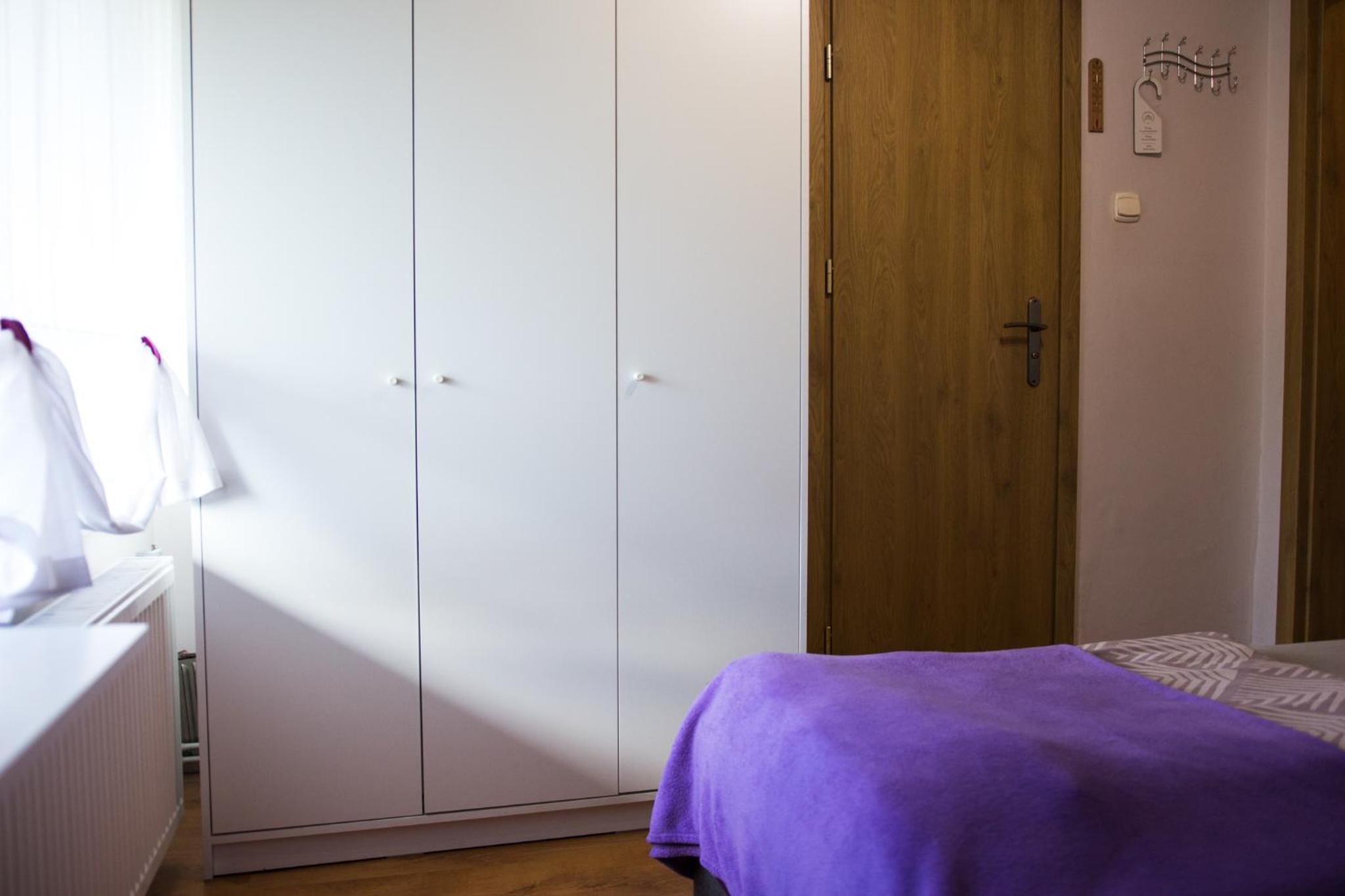 Double Room with Private Bathroom - Photo 2