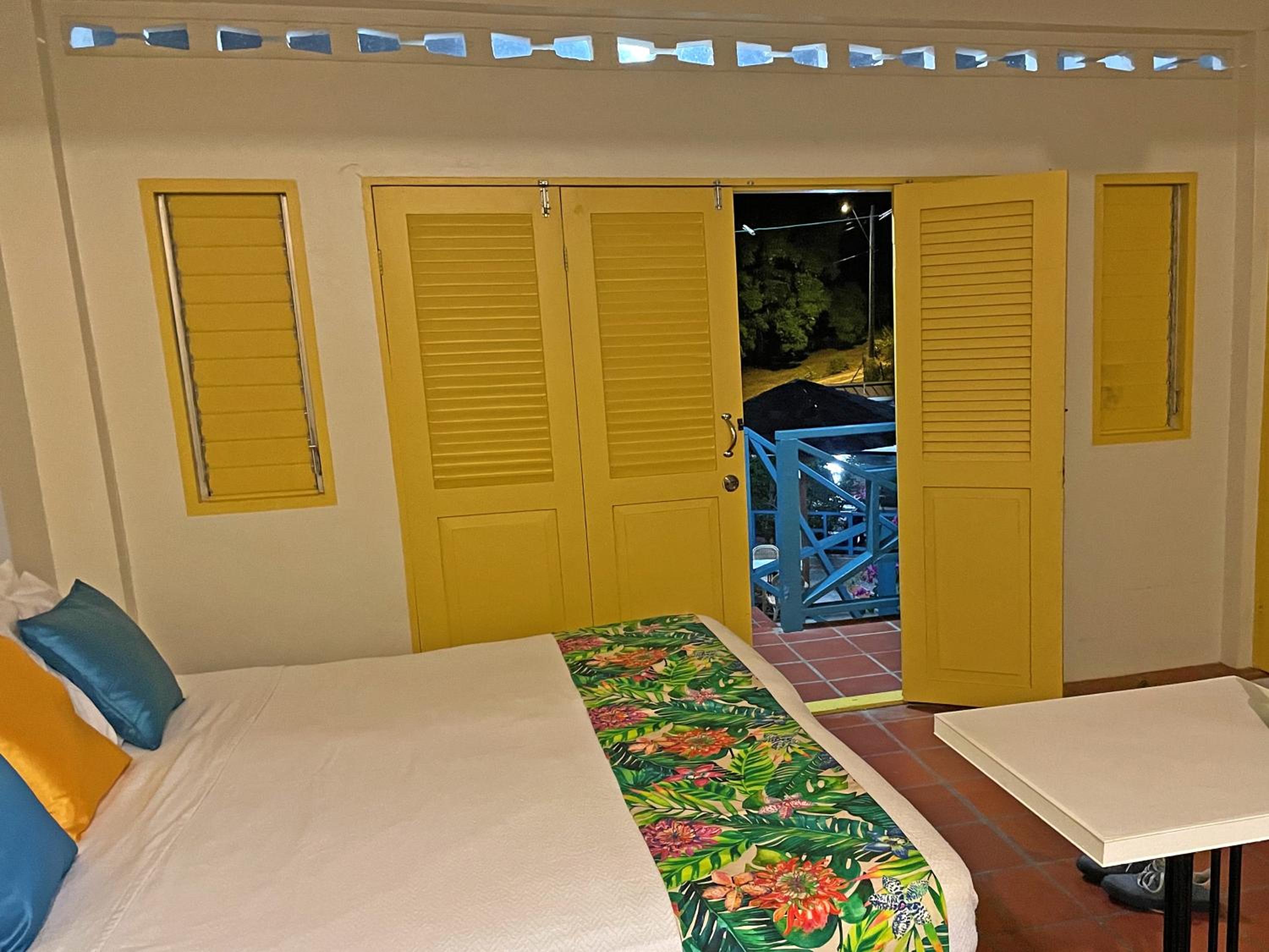 Studio Apartment With Air Conditioner photo 2