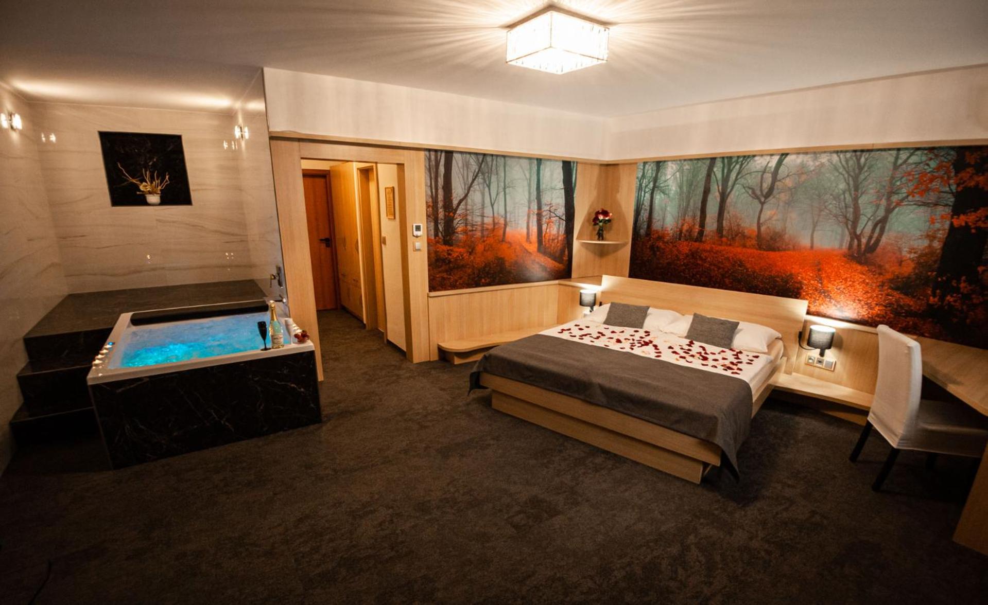 Double Room with Lake View - Photo 8