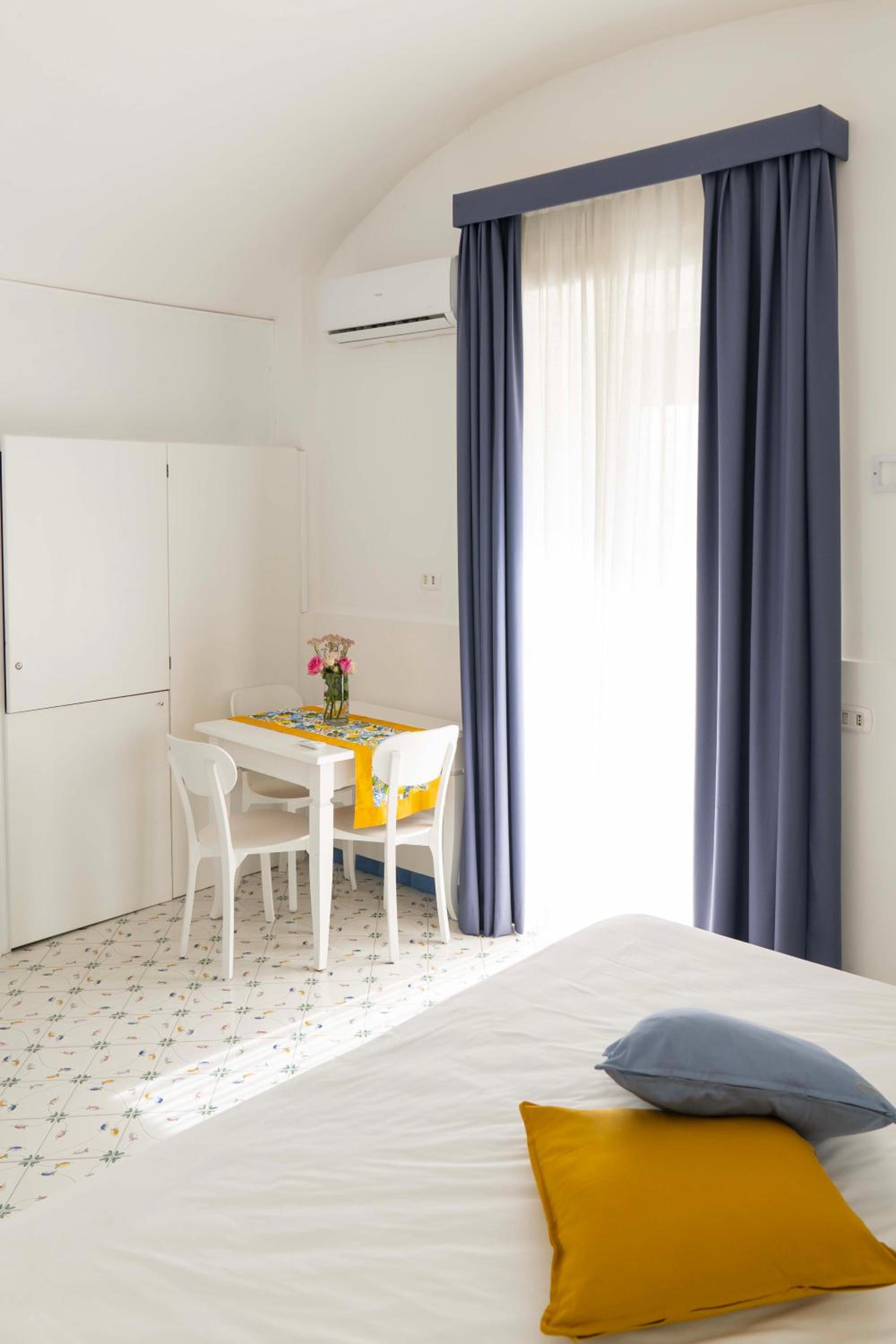 Studio Apartment photo 3
