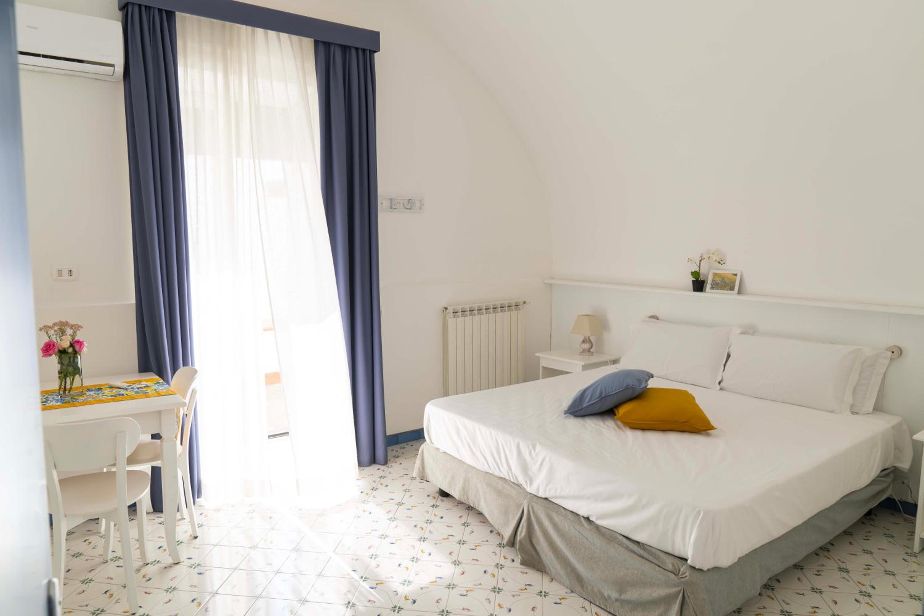 Studio Apartment photo 1