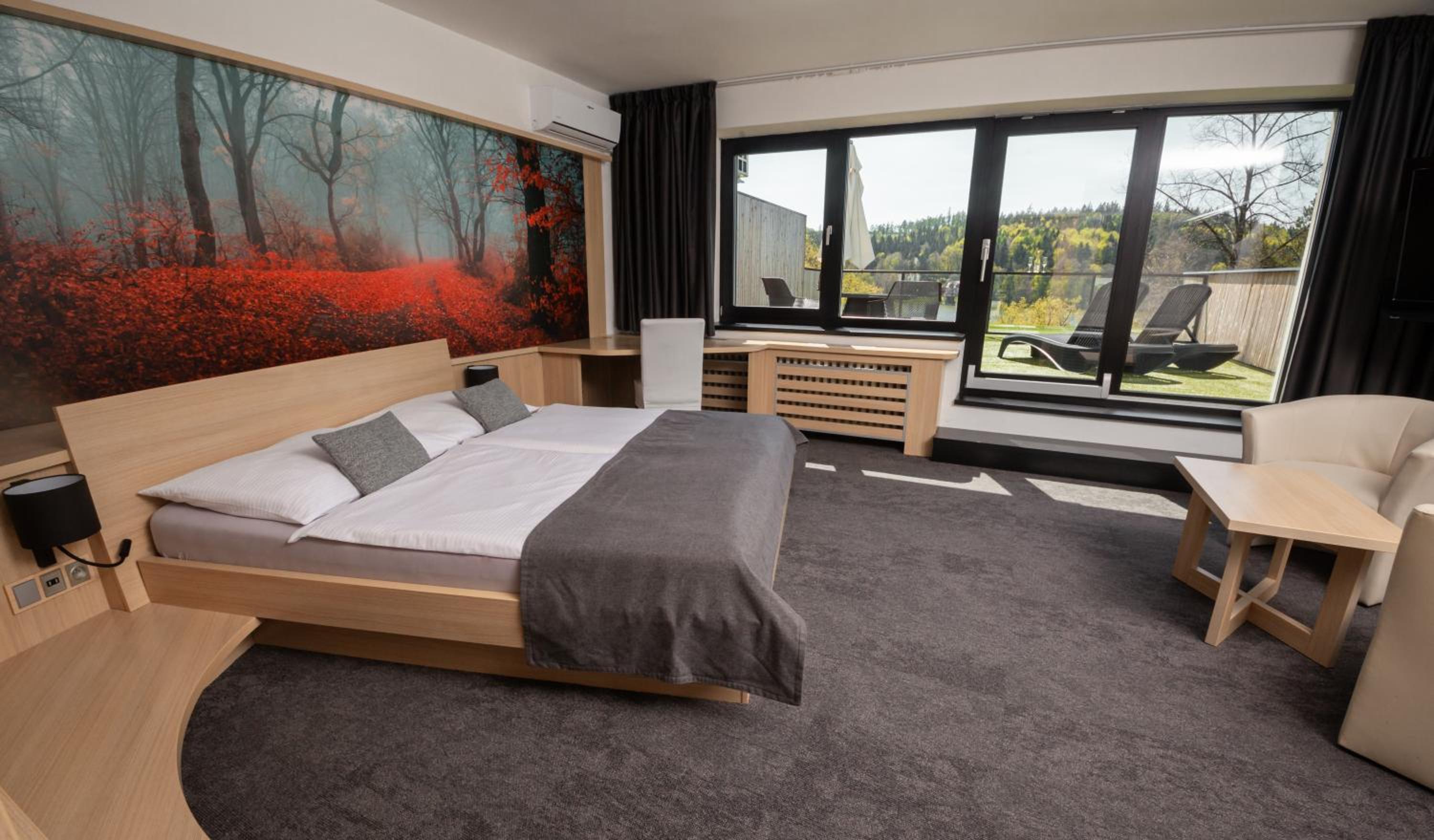 Double Room with Lake View - Photo 11