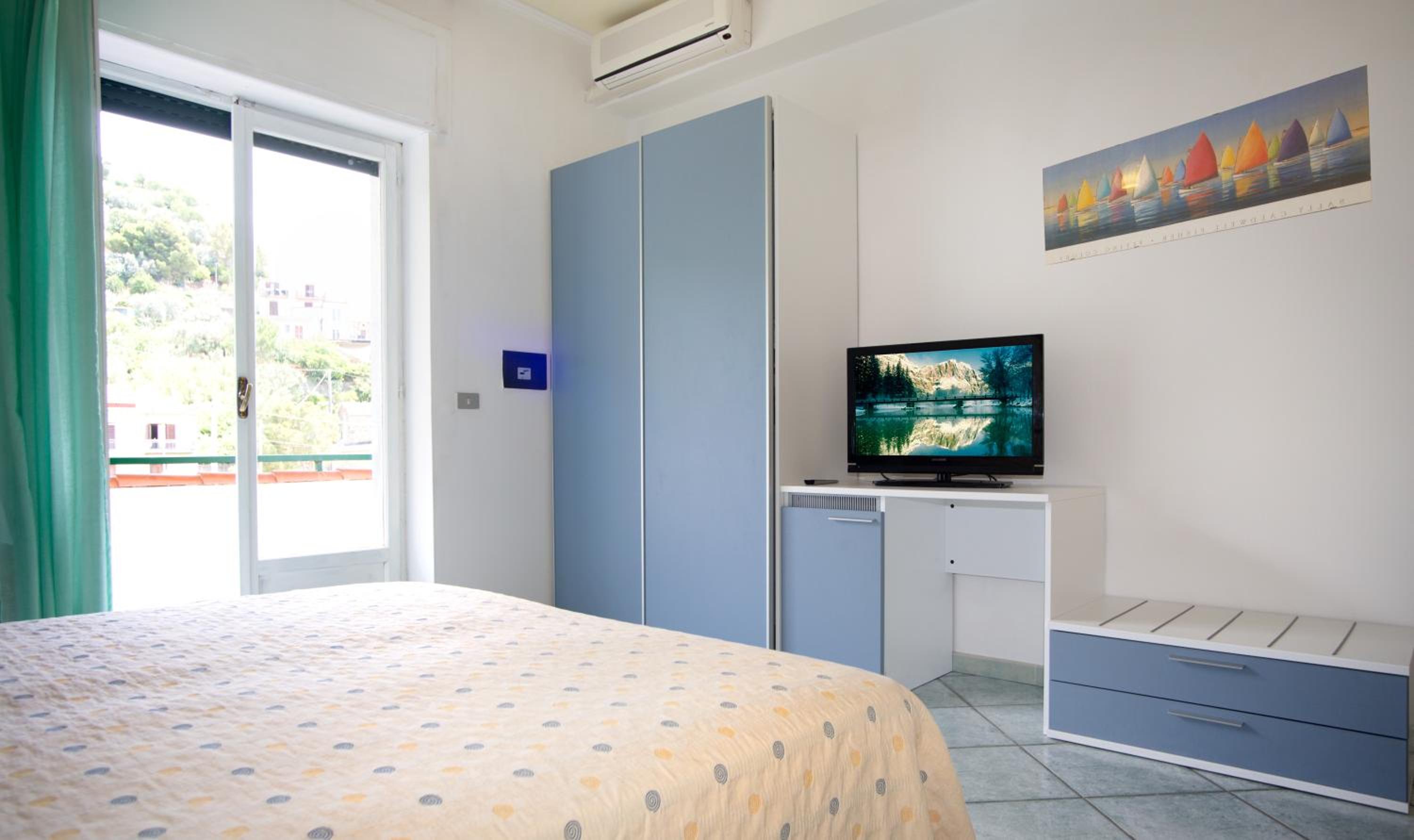 Standard Double or Twin Room photo 1