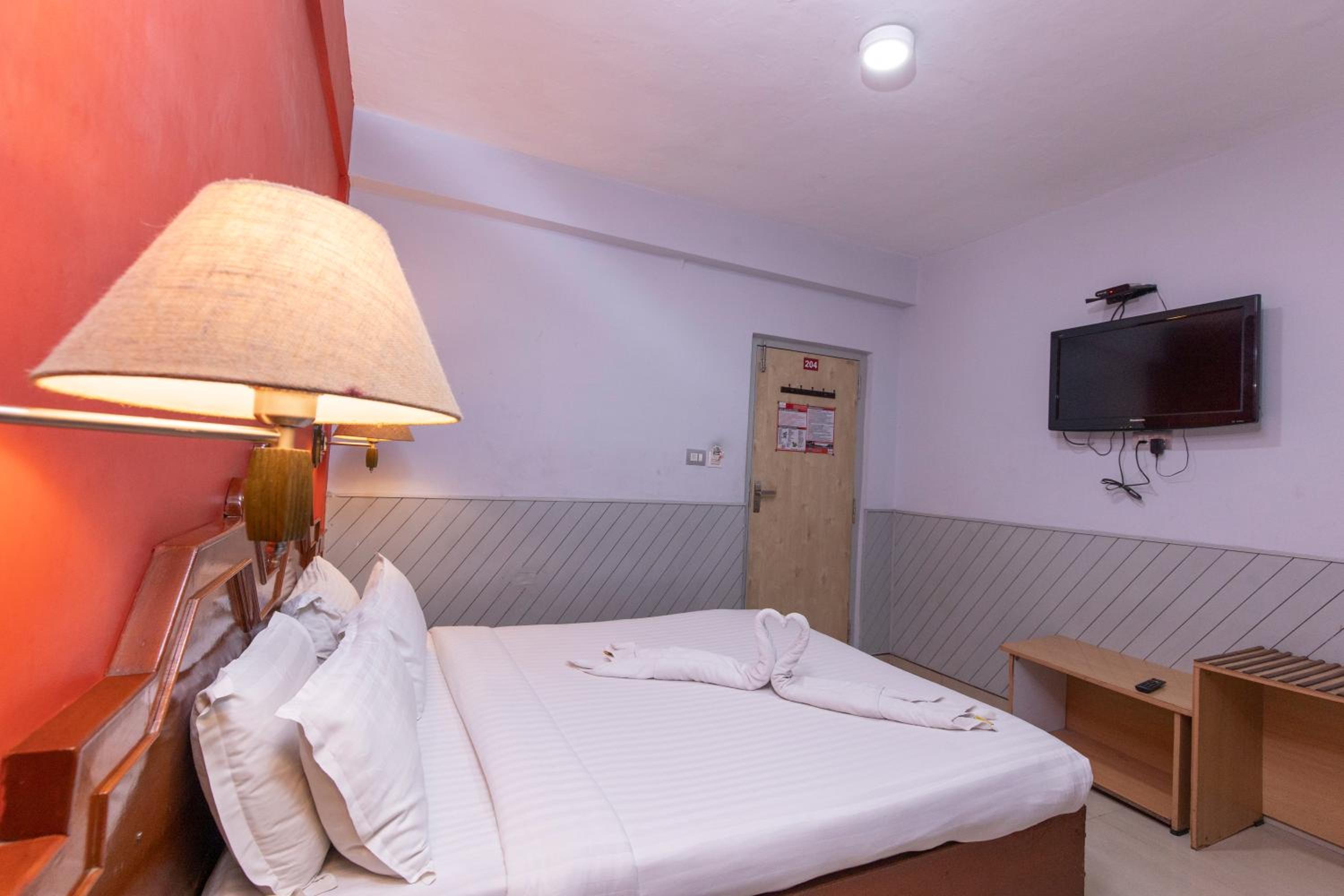 Deluxe Double Room - Photo 31