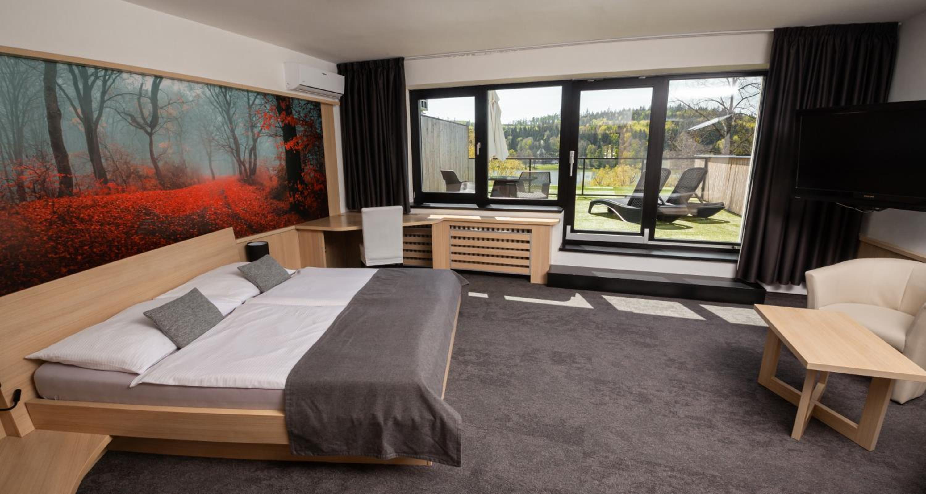 Double Room with Lake View - Photo 1