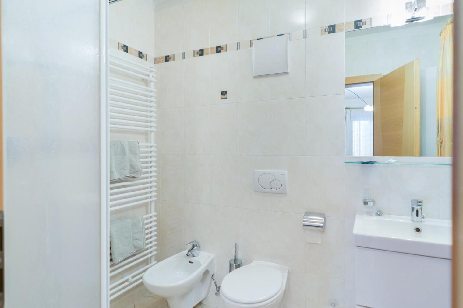 One-Bedroom Apartment - Photo 4