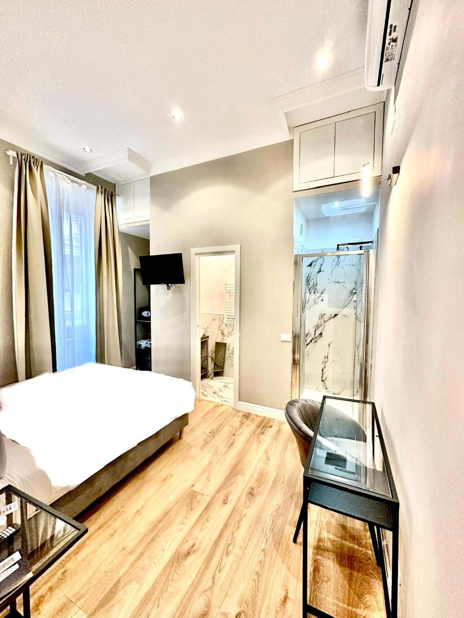 Deluxe Double Room with Shower photo 1