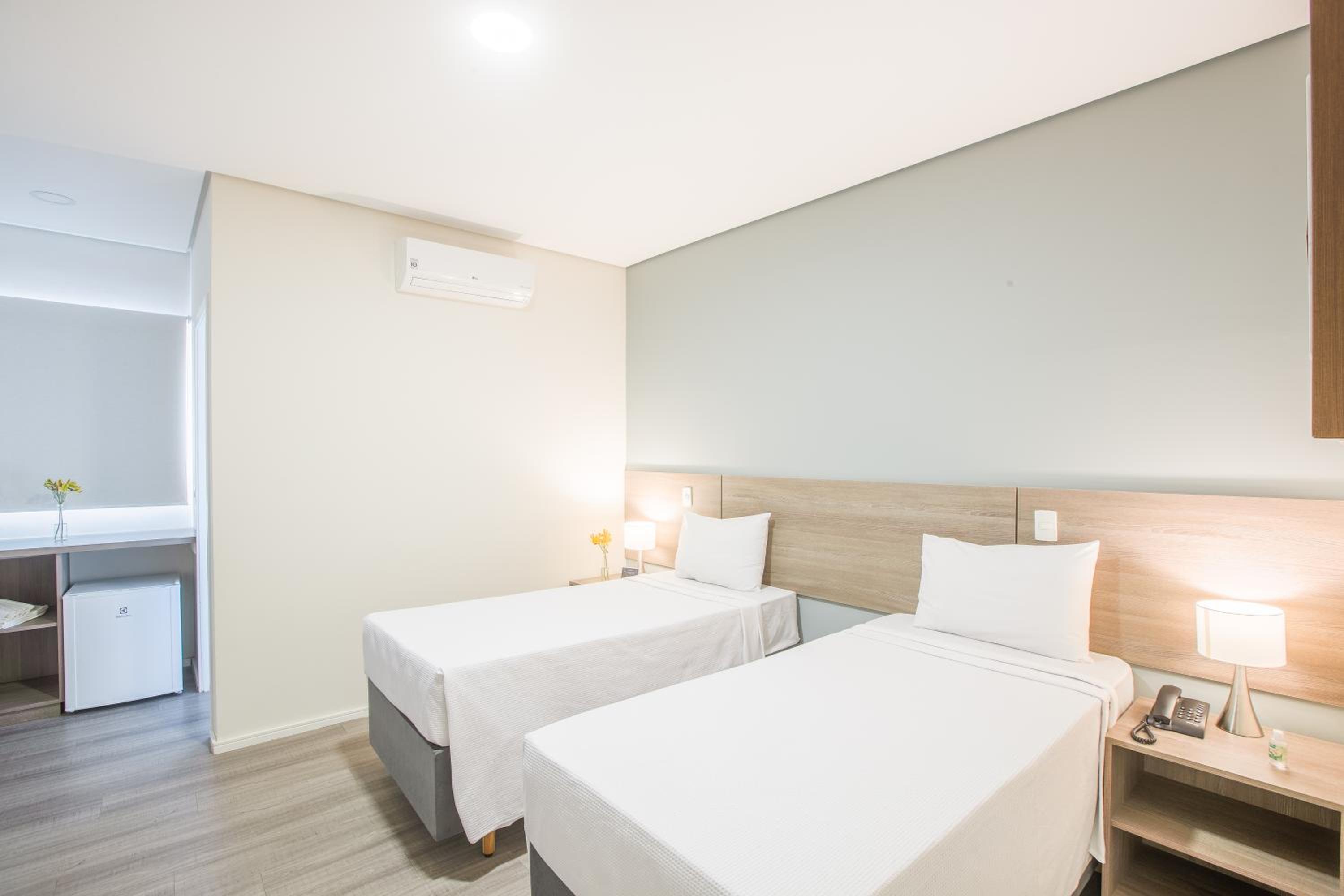 Standard Twin Room - Photo 2