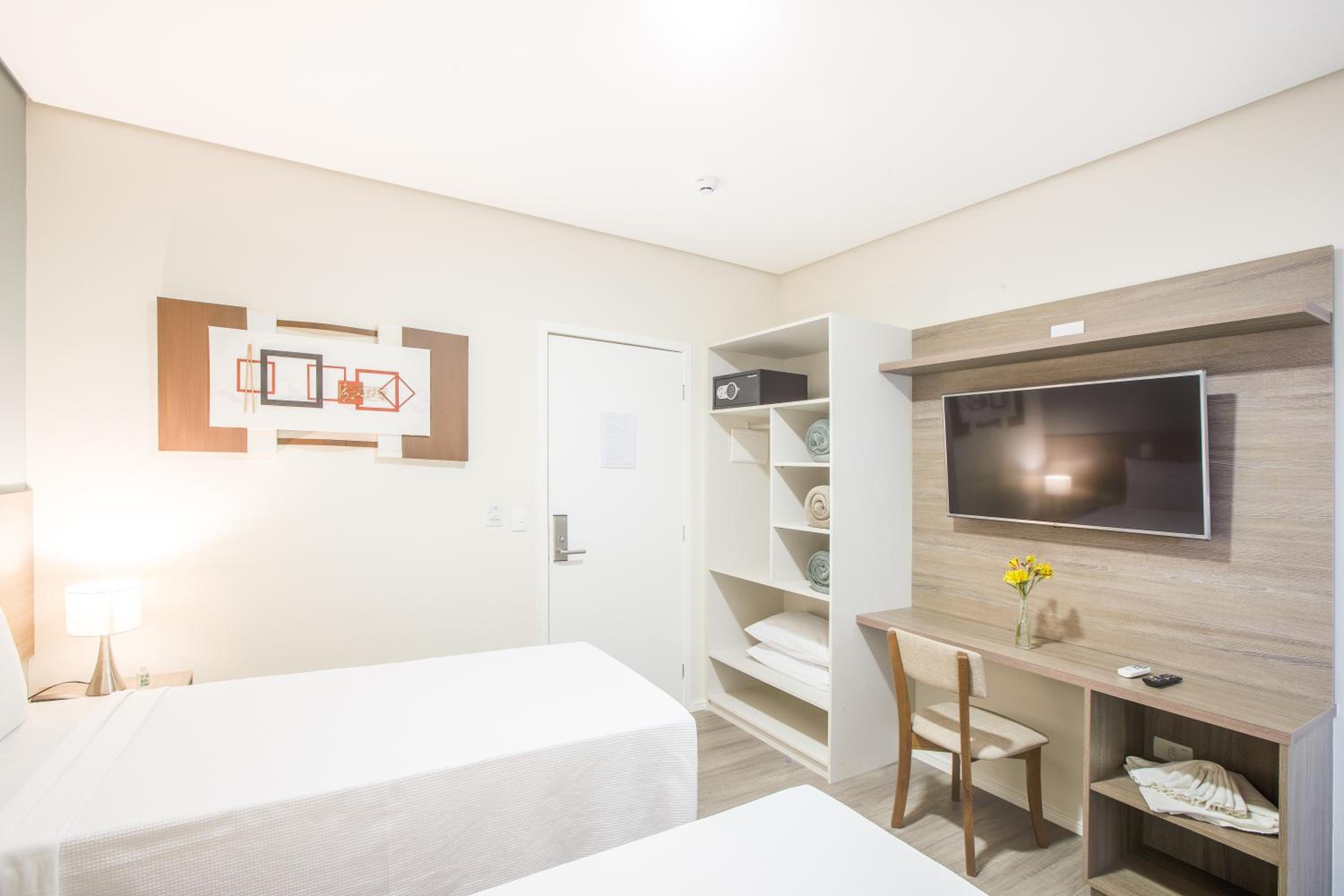 Standard Twin Room - Photo 4