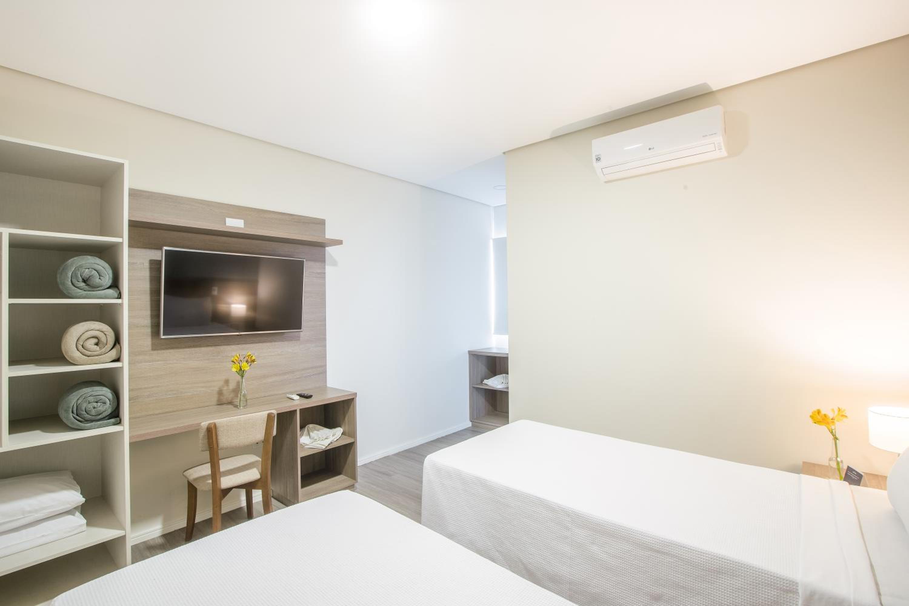 Standard Twin Room - Photo 3