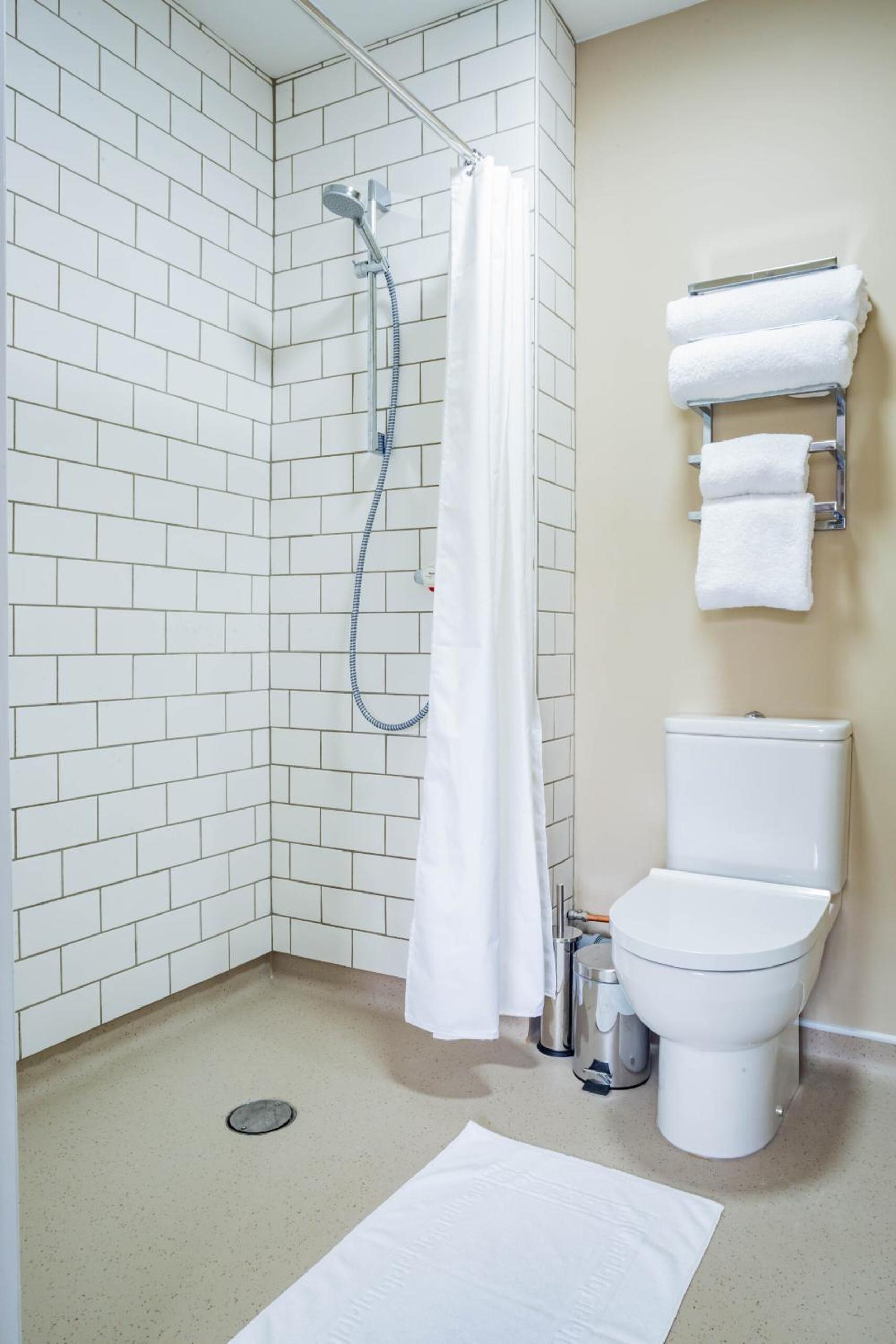 Double or Twin Room with Private Bathroom - Photo 3