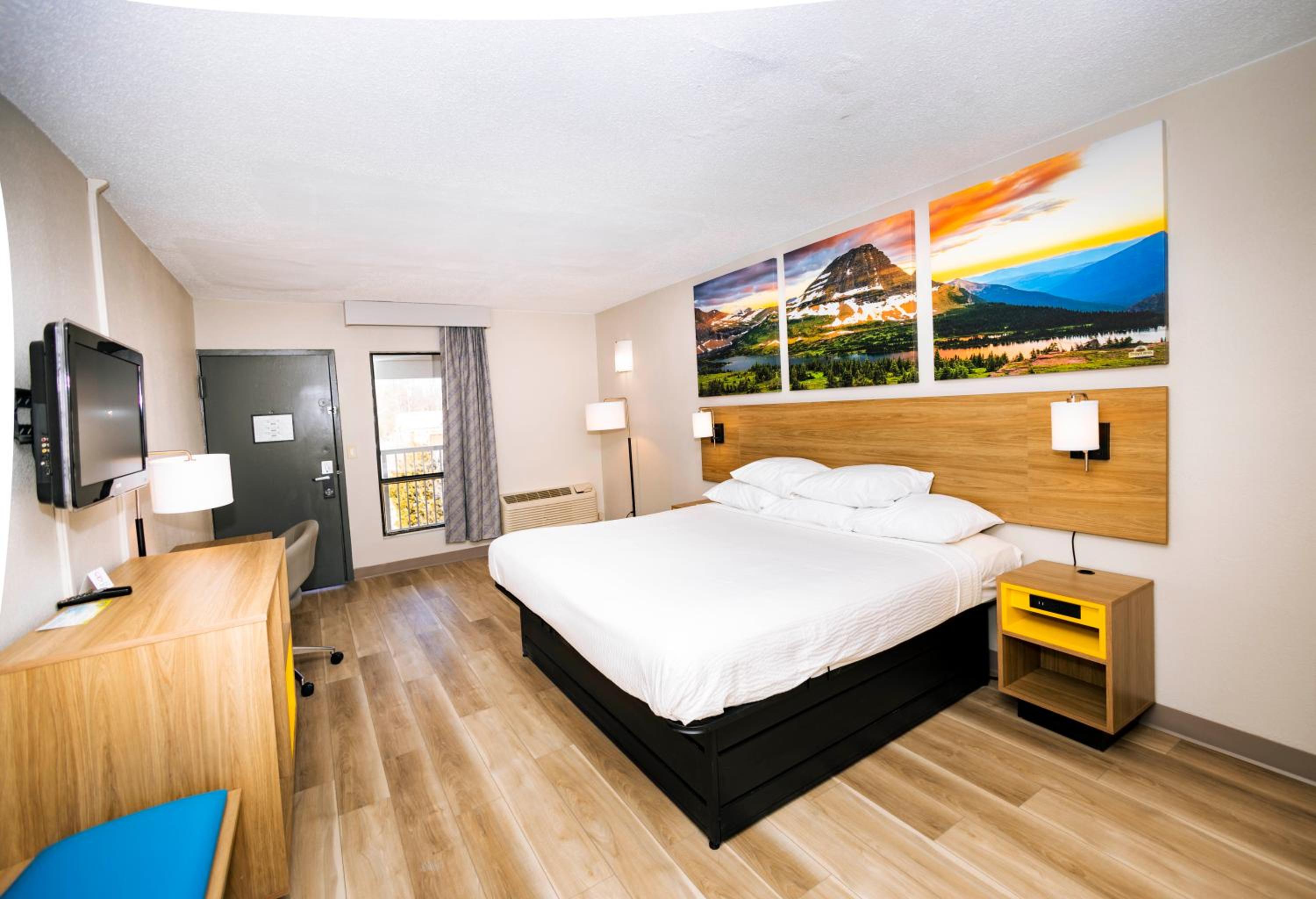 Modern King Room - Non-Smoking - Photo 10