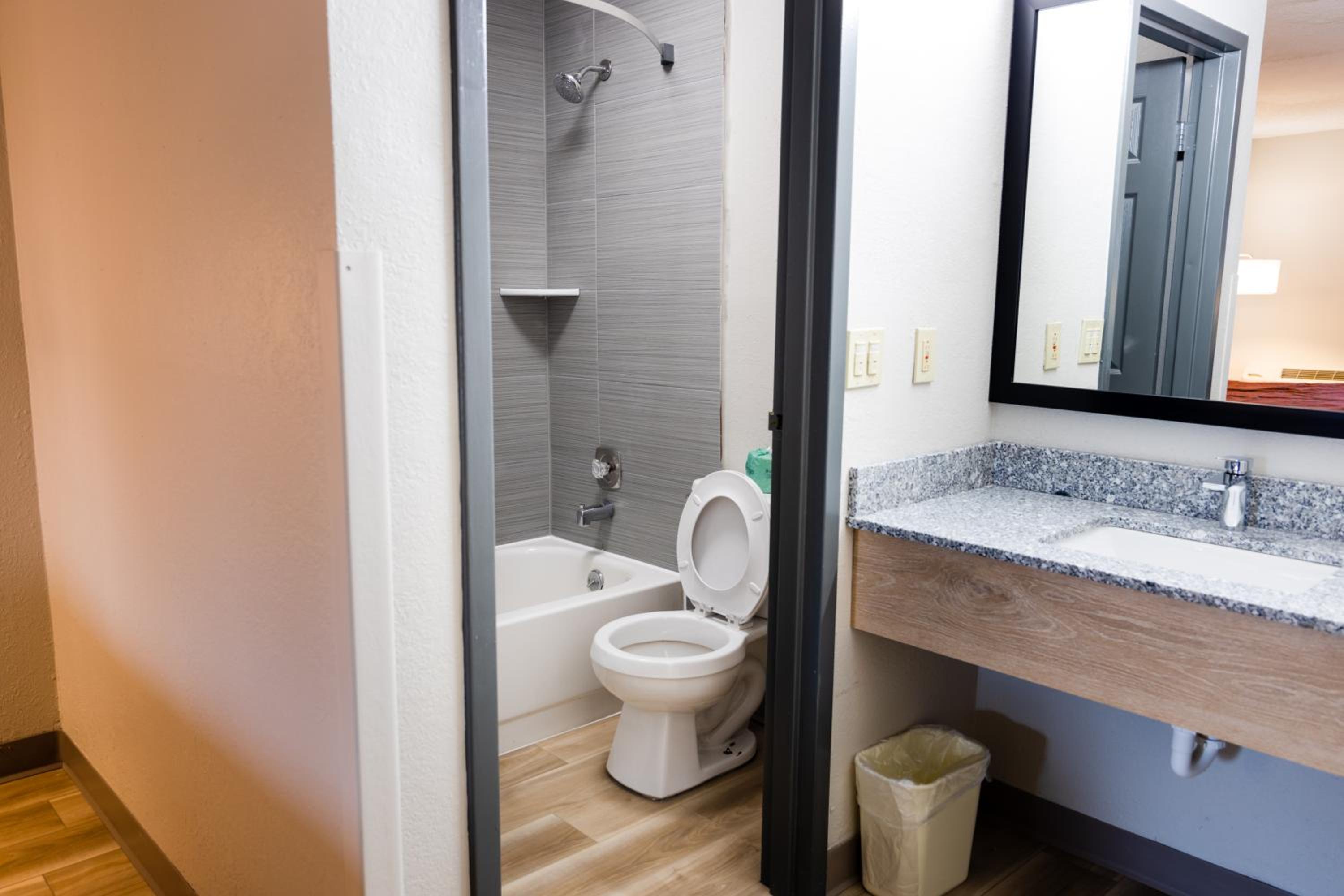Modern King Room - Non-Smoking - Photo 14