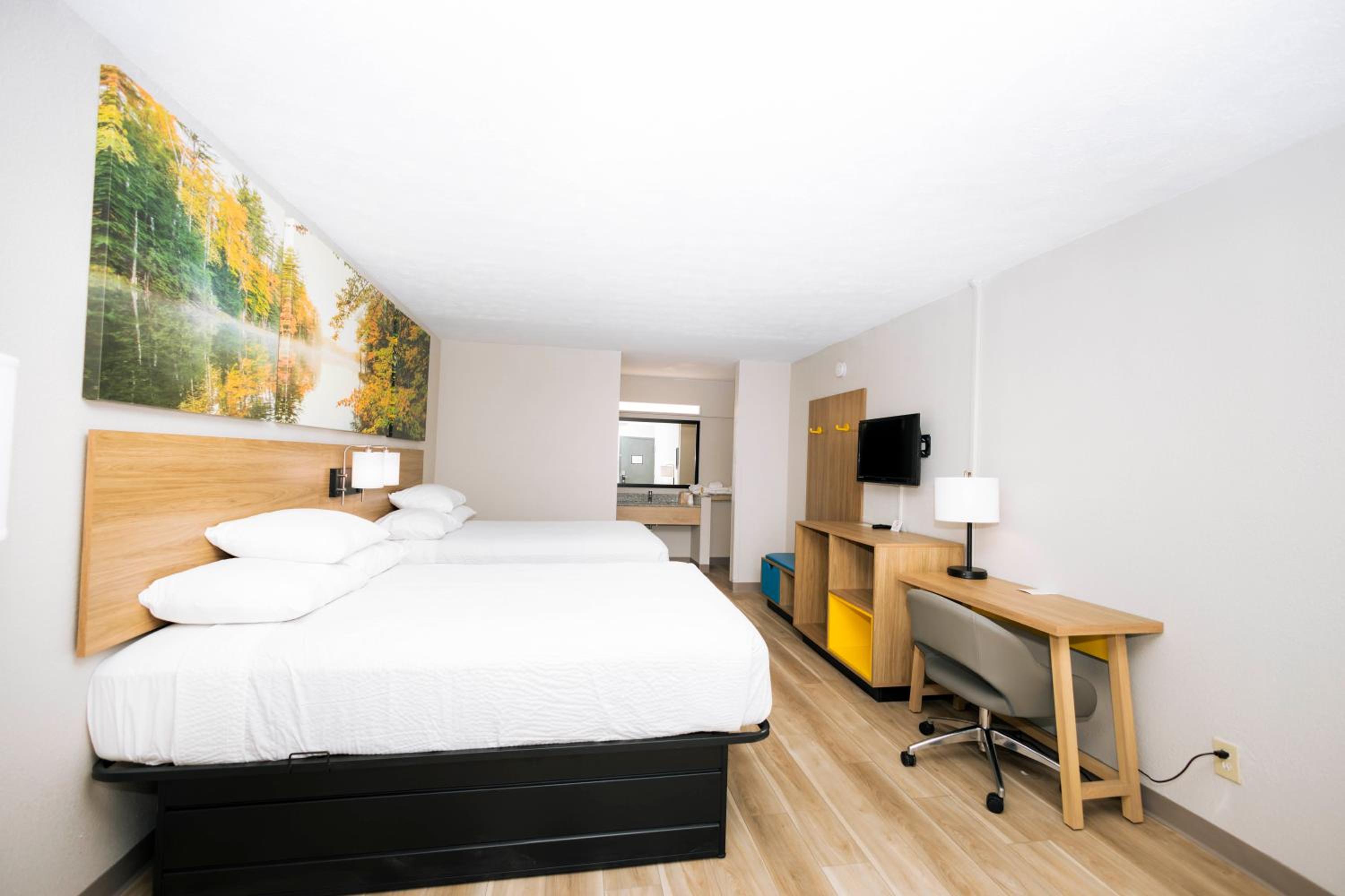 Modern Double Room with Two Double Beds - Non-Smoking - Photo 17