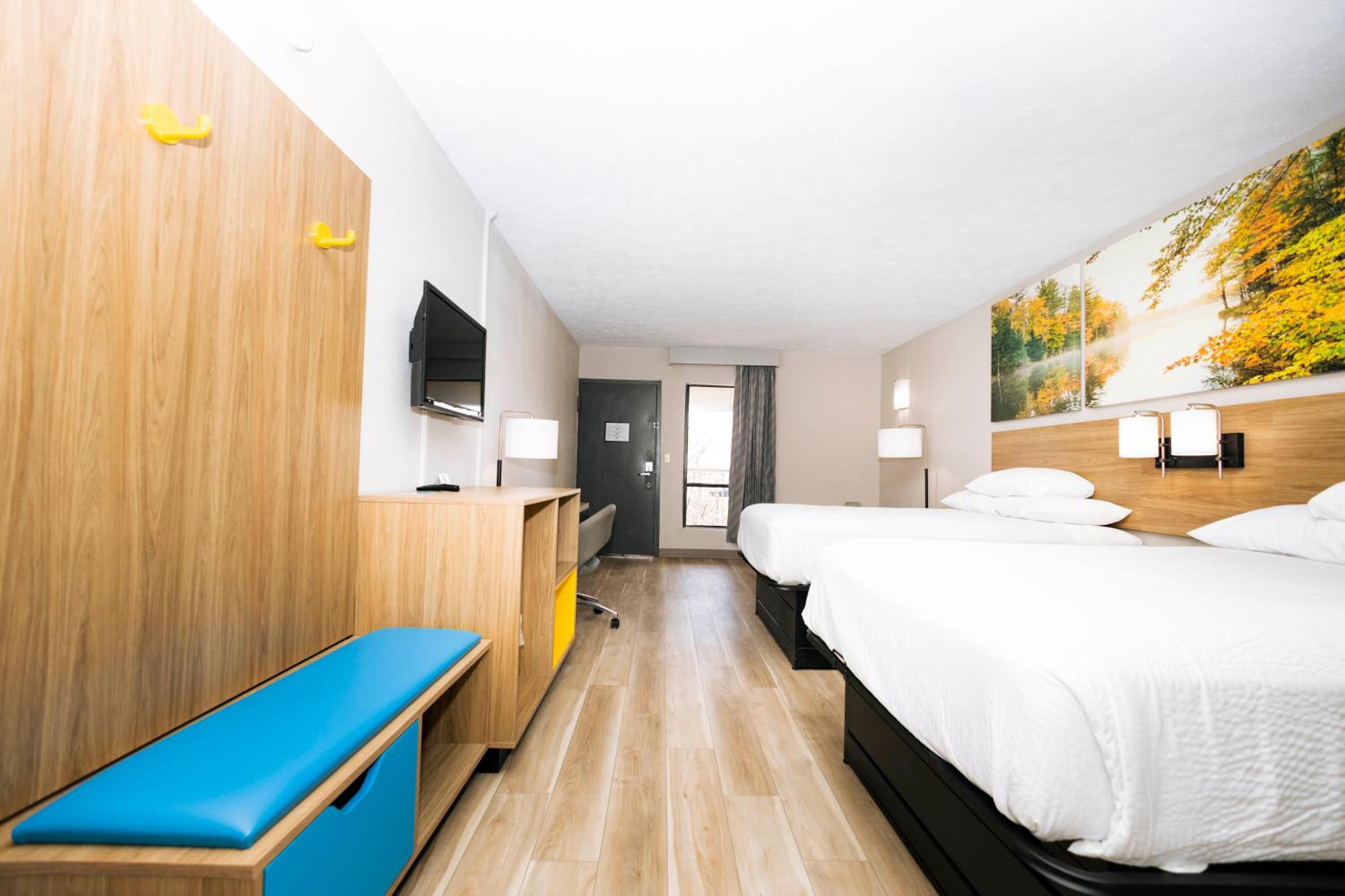 Modern Double Room with Two Double Beds - Non-Smoking - Photo 4