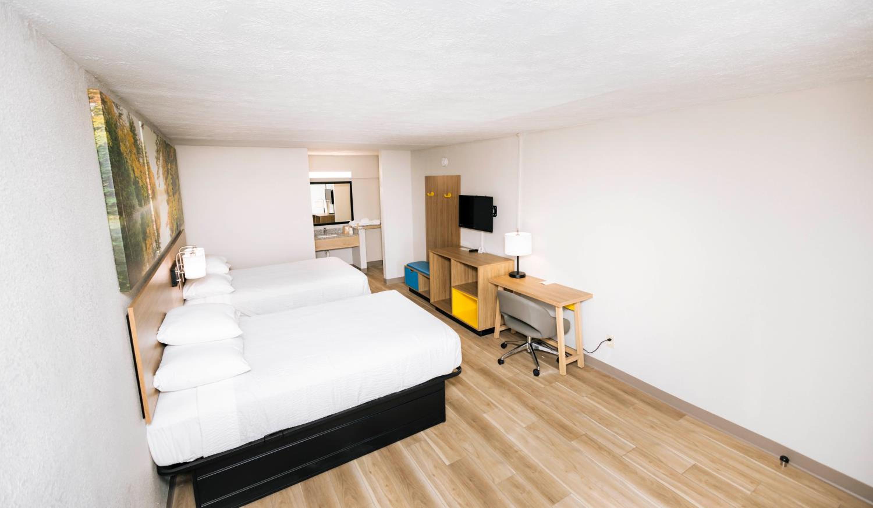 Modern Double Room with Two Double Beds - Non-Smoking - Photo 19
