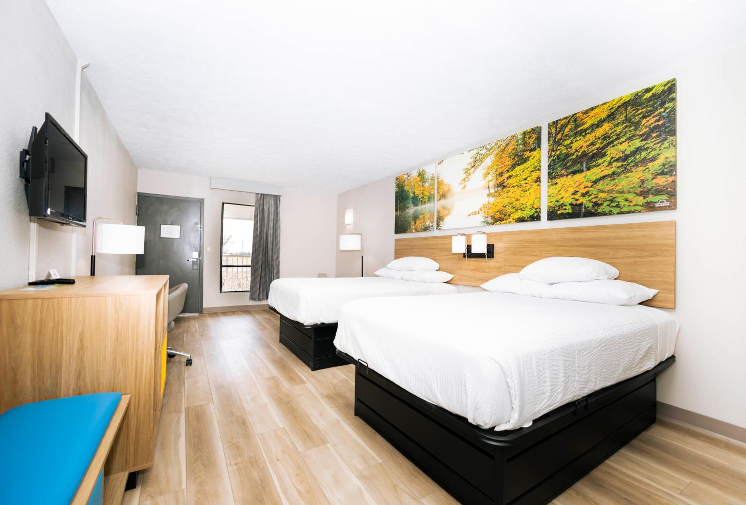Modern Double Room with Two Double Beds - Non-Smoking - Photo 7