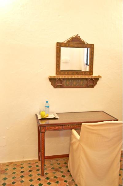 Deluxe Double Room with Bath - Photo 3