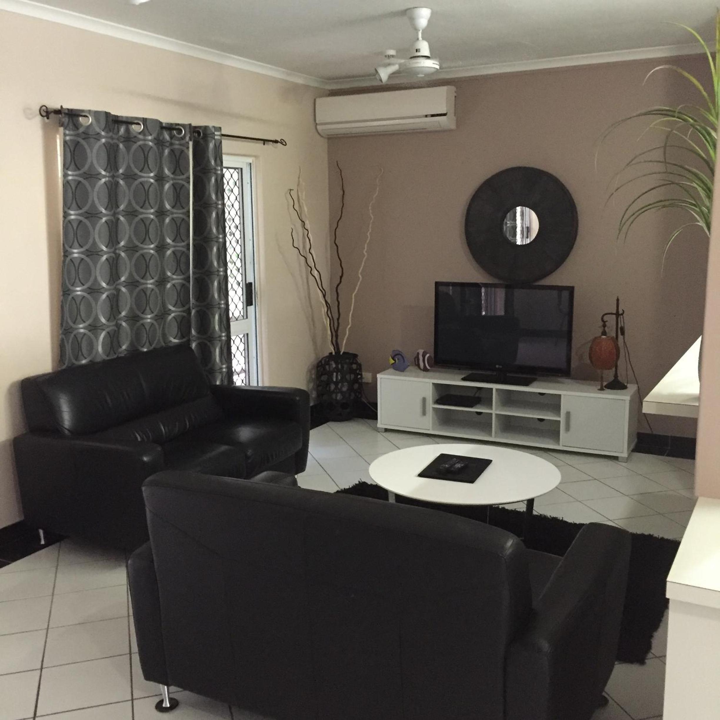 One-Bedroom Apartment with Garden View photo 2
