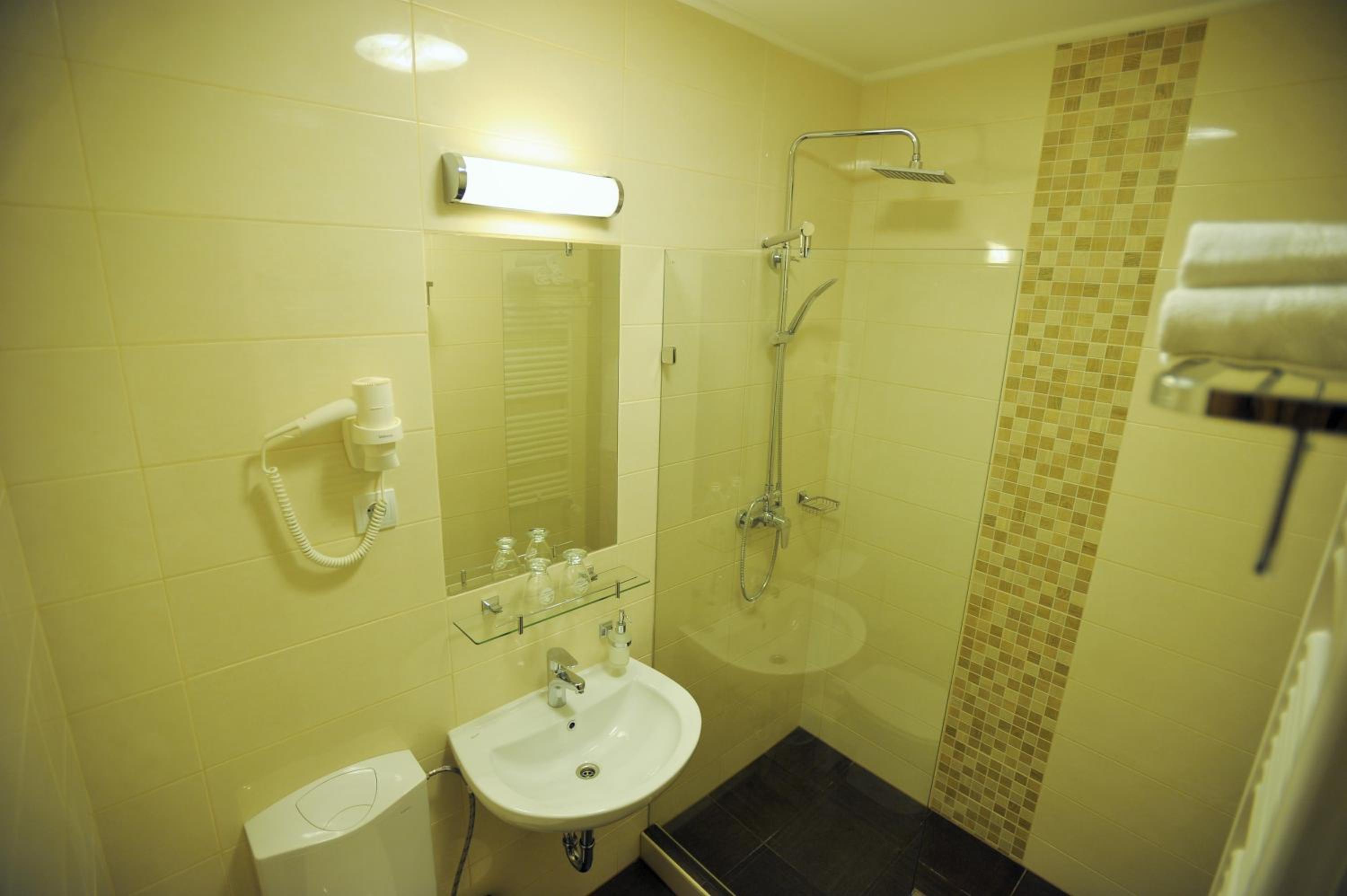 Standard Double Room - Photo 5