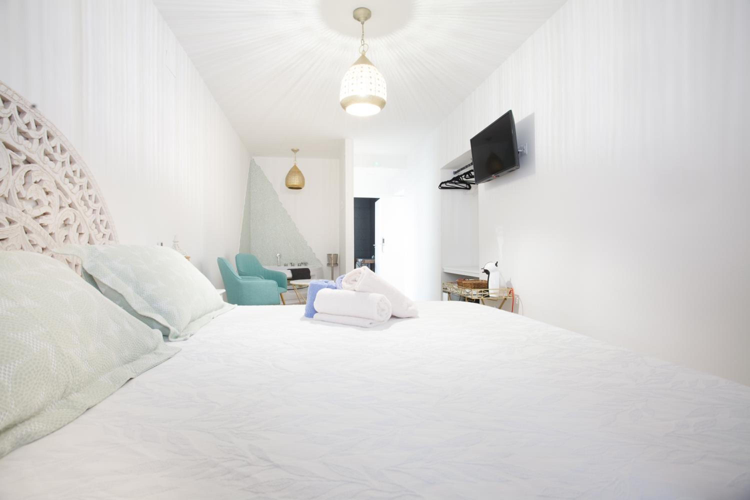 Double Room with Private Bathroom - Photo 14