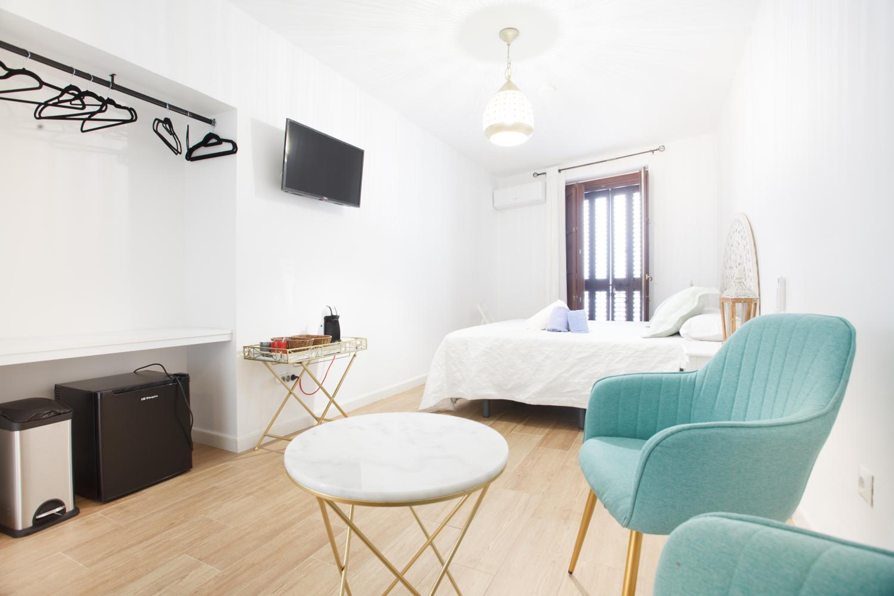 Double Room with Private Bathroom - Photo 8