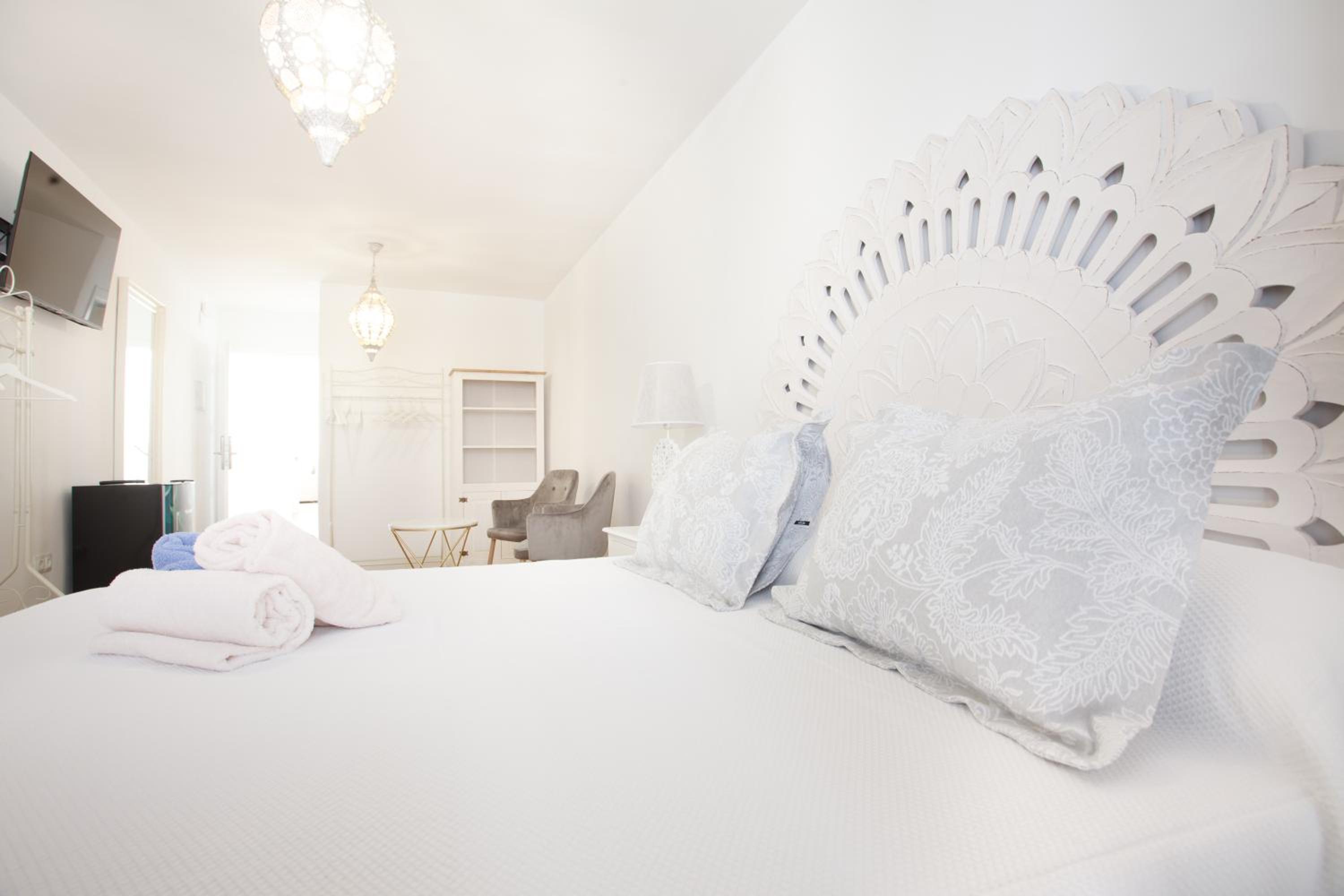 Double or Twin Room - Photo 4