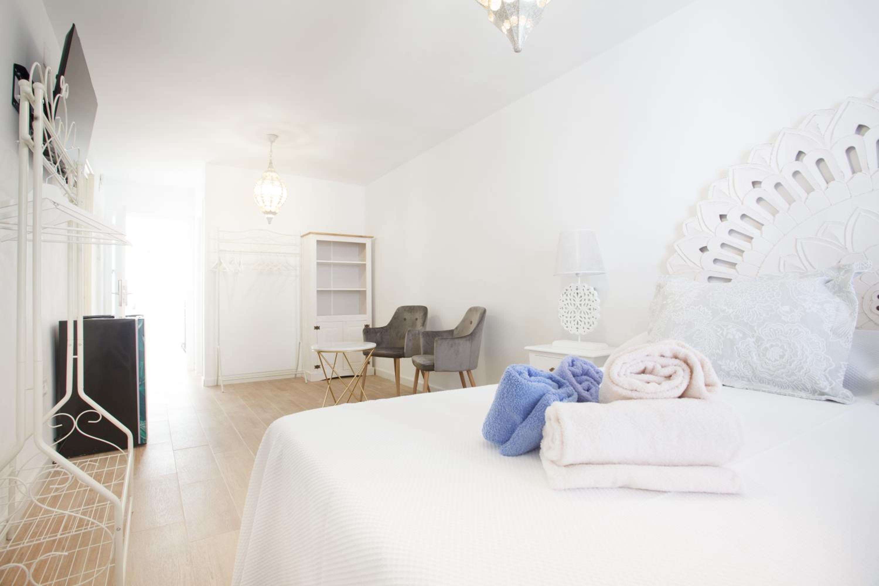 Double or Twin Room - Photo 7