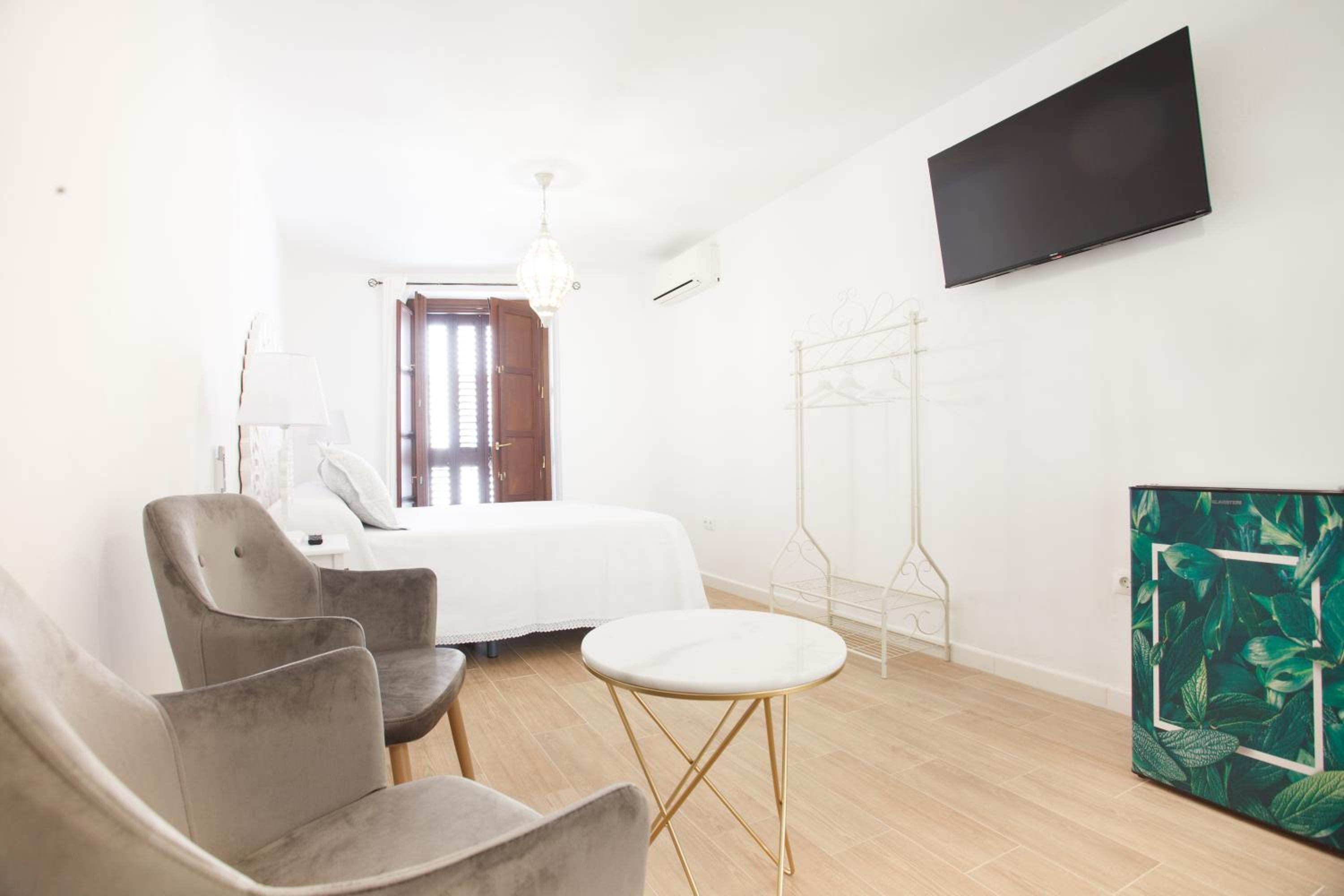 Double or Twin Room - Photo 8
