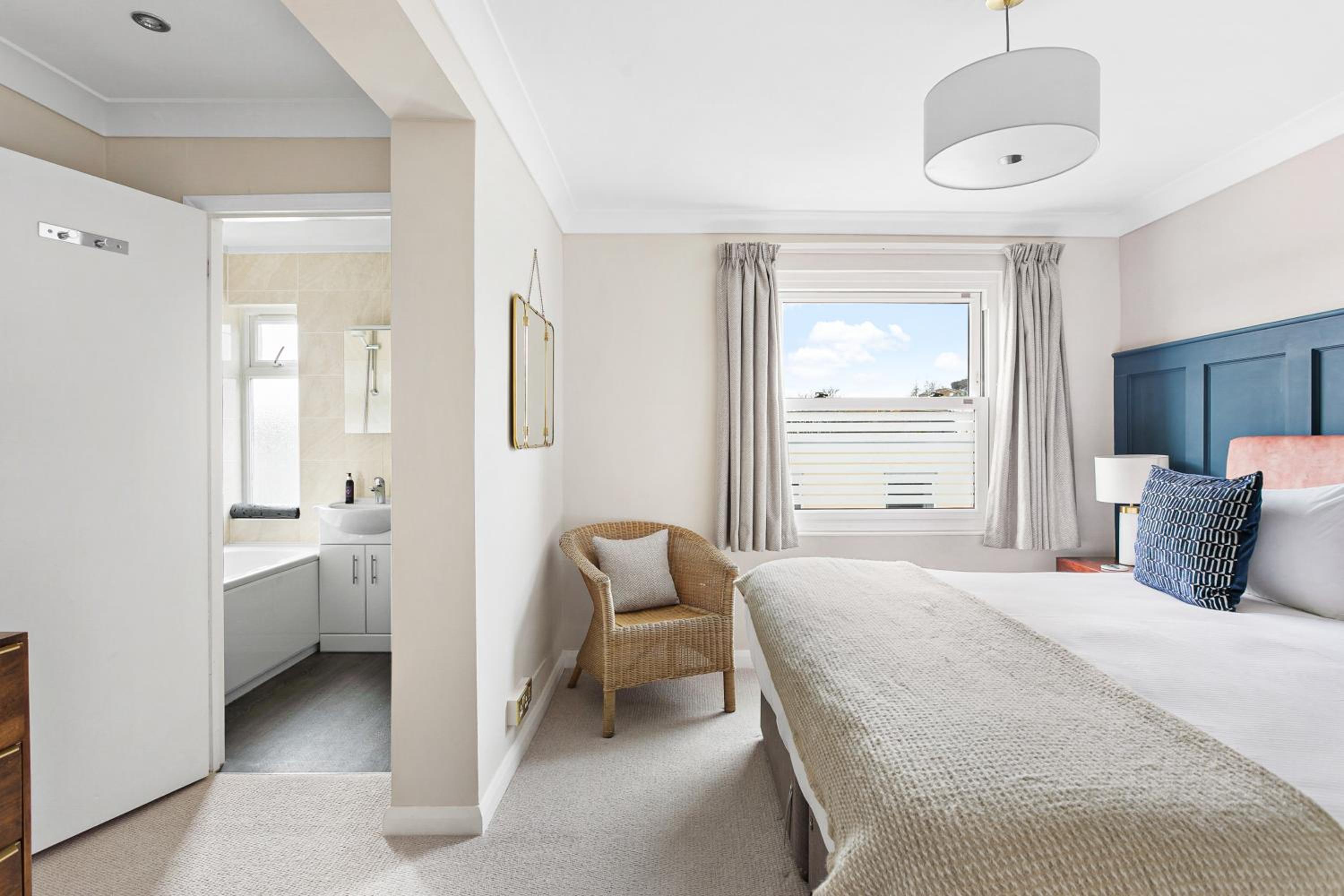 Twin Room - Photo 2