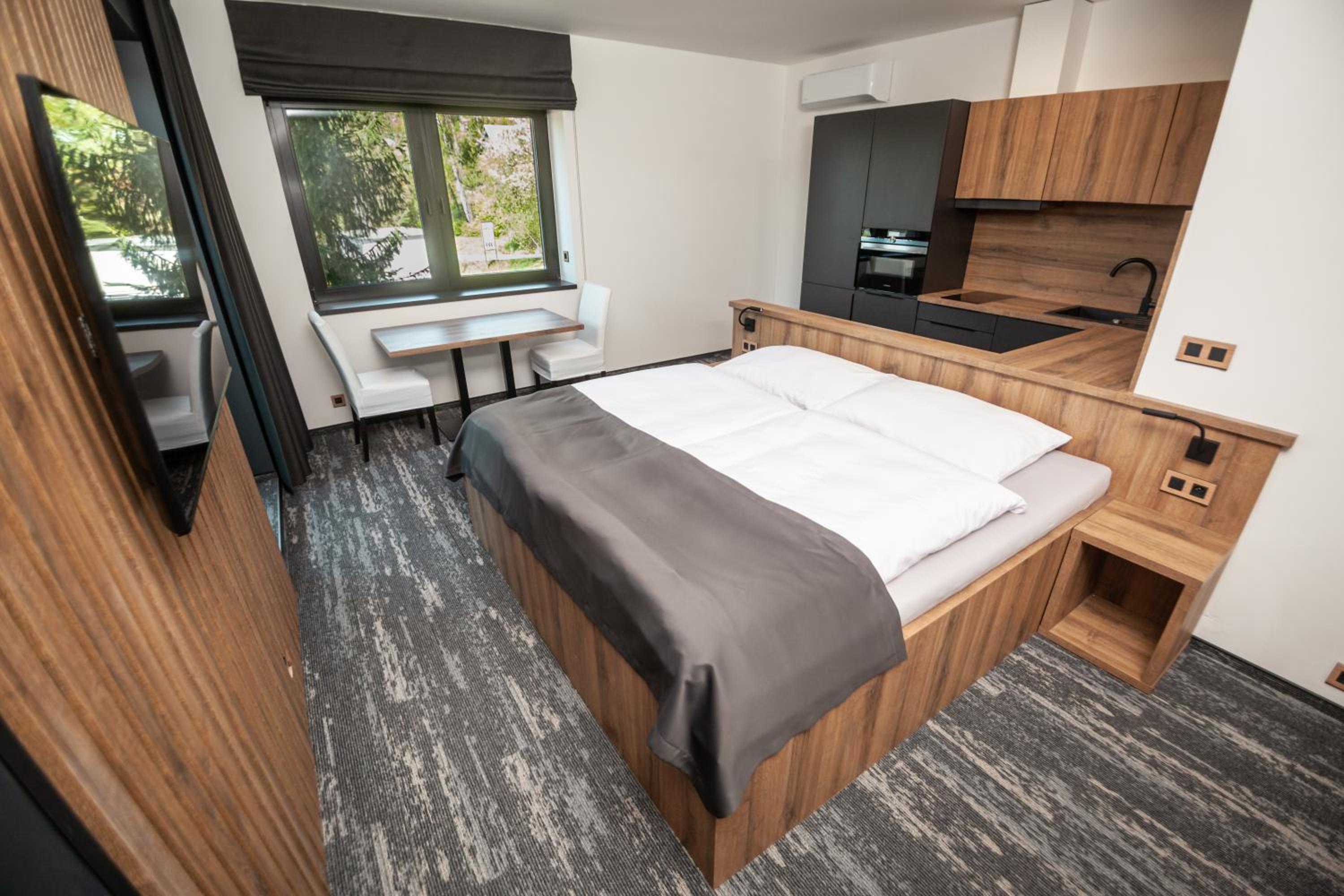 Double Room with Balcony - Photo 7