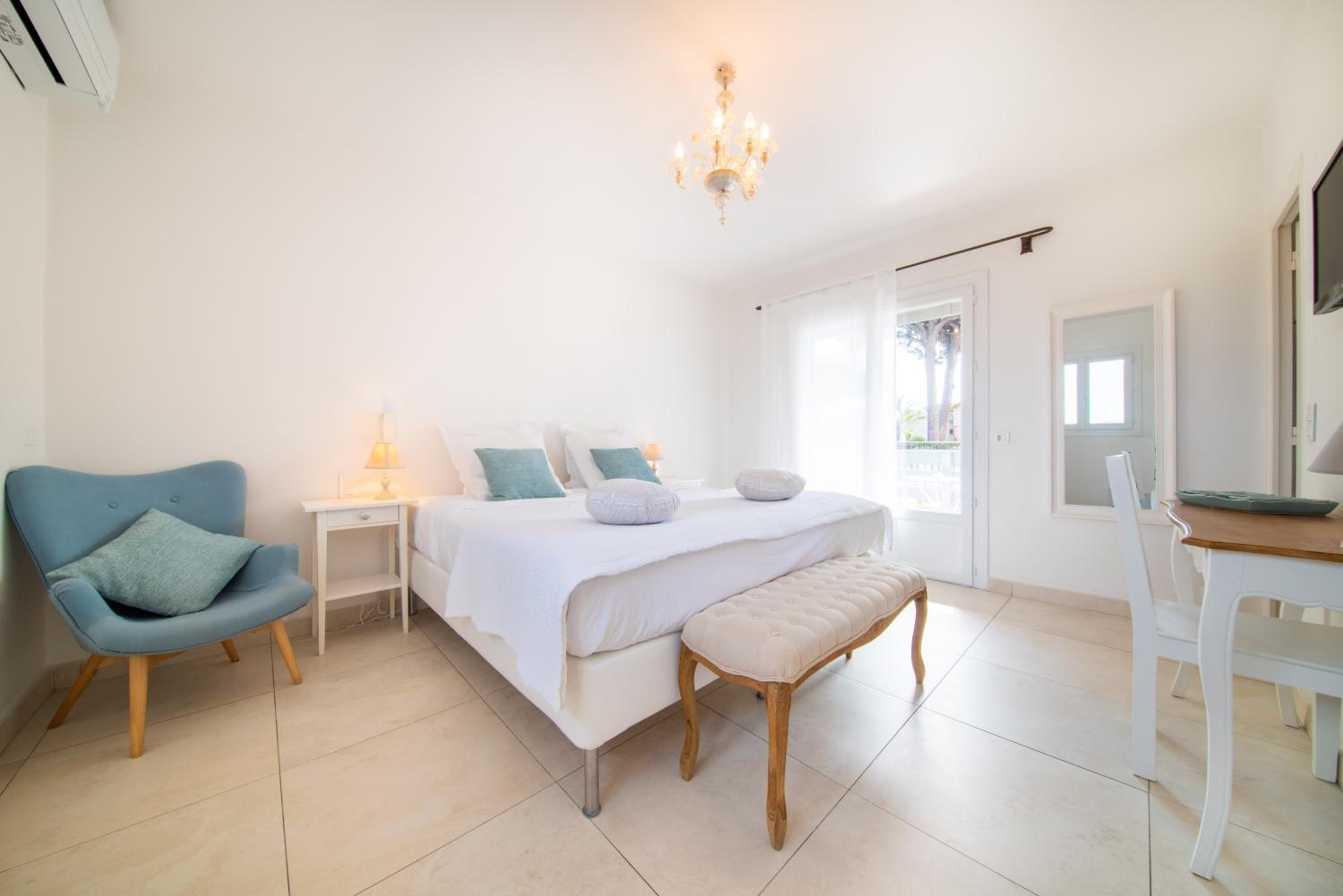 Deluxe Double Room - Photo 1