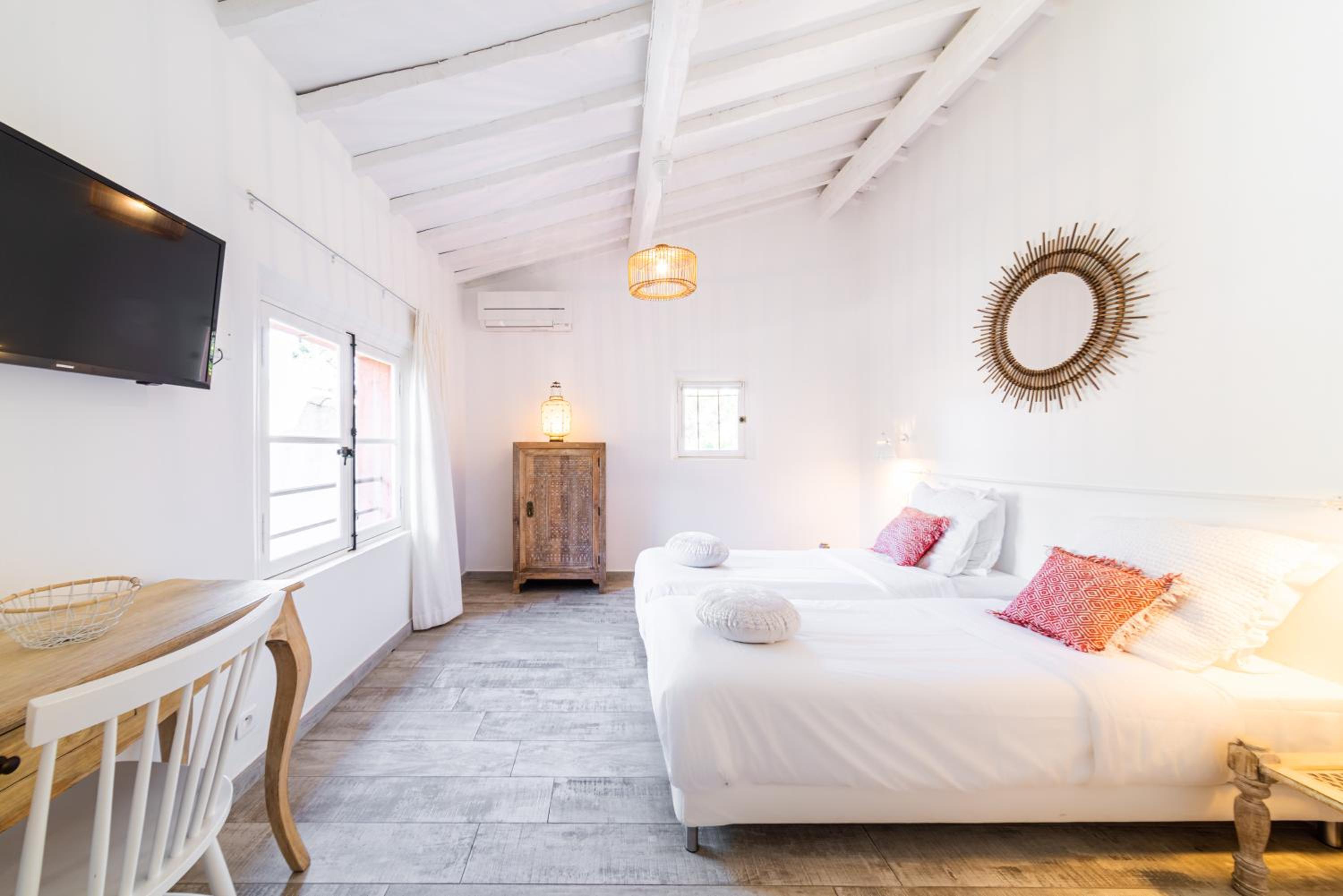 Deluxe Double Room - Photo 6