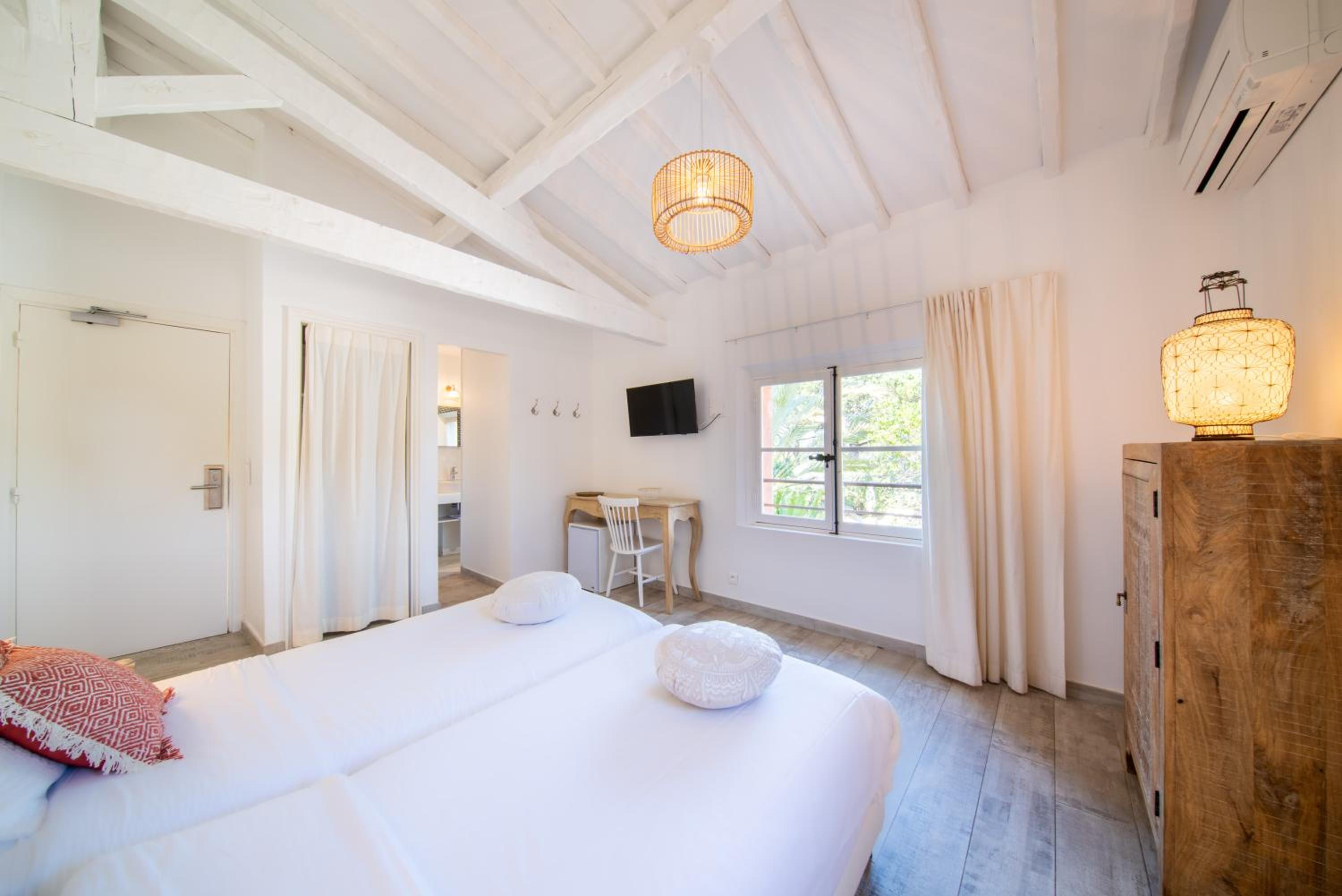 Deluxe Double Room - Photo 4